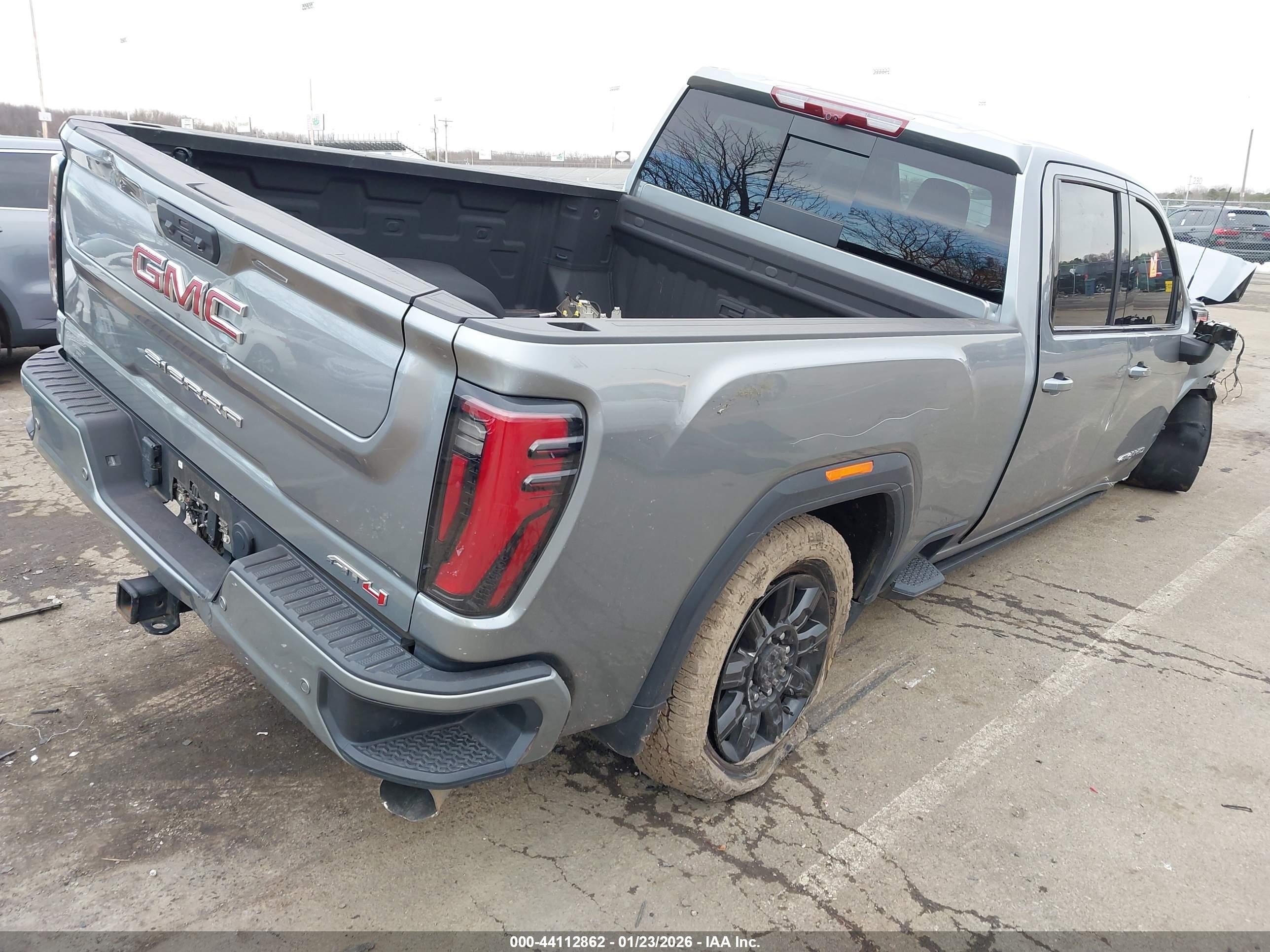 GMC SIERRA image 4