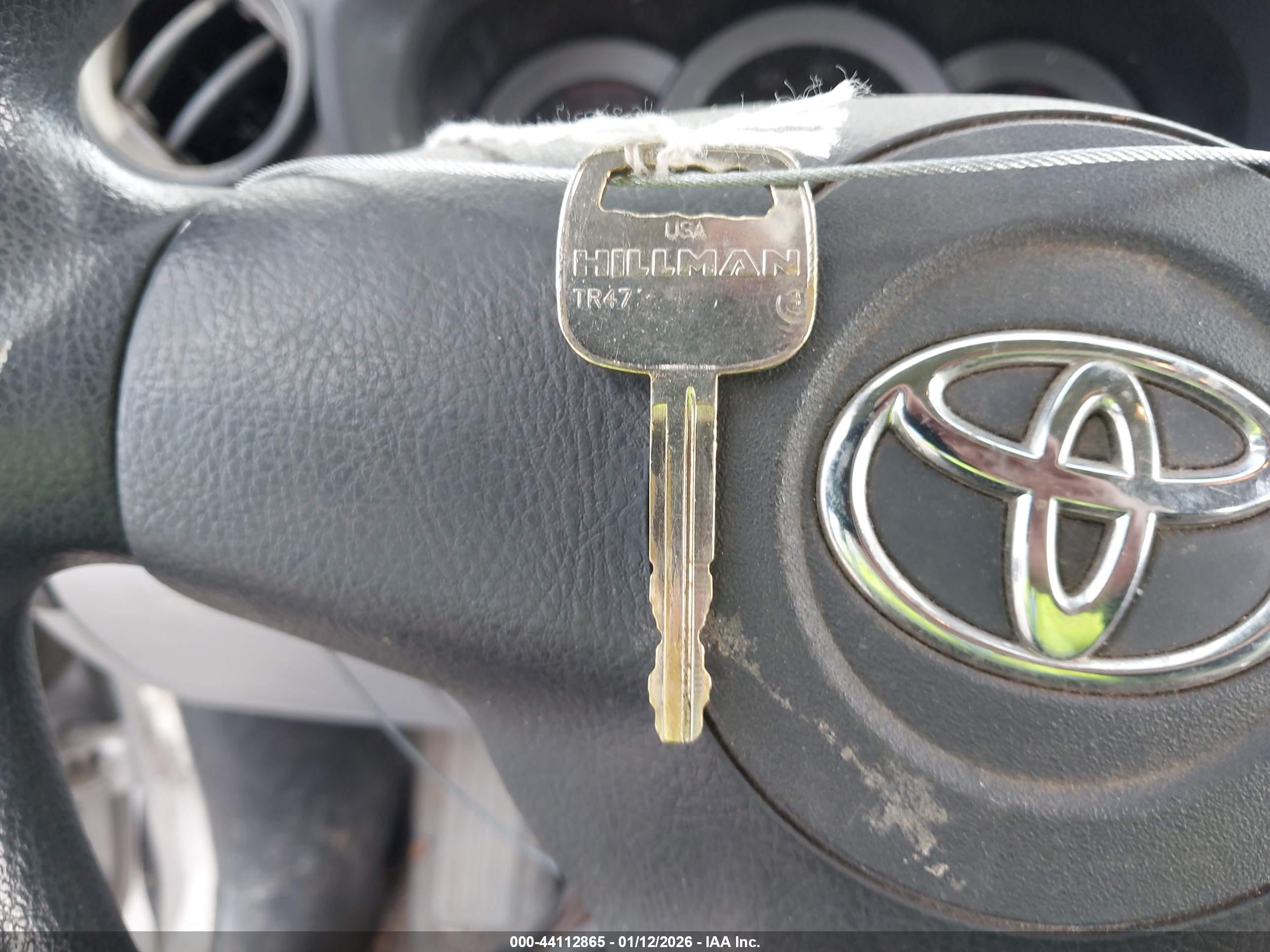 TOYOTA RAV4 image 11