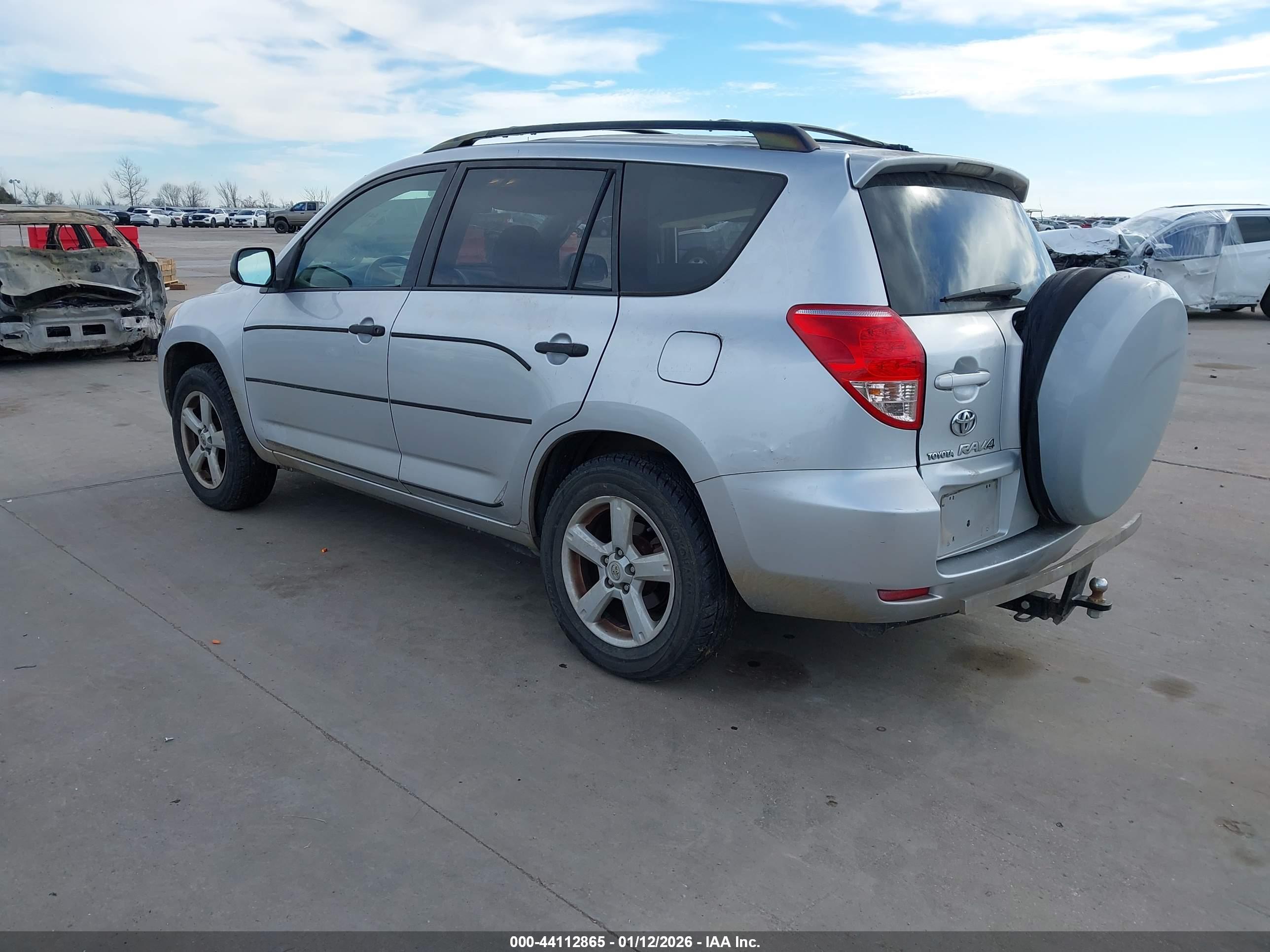 TOYOTA RAV4 image 3