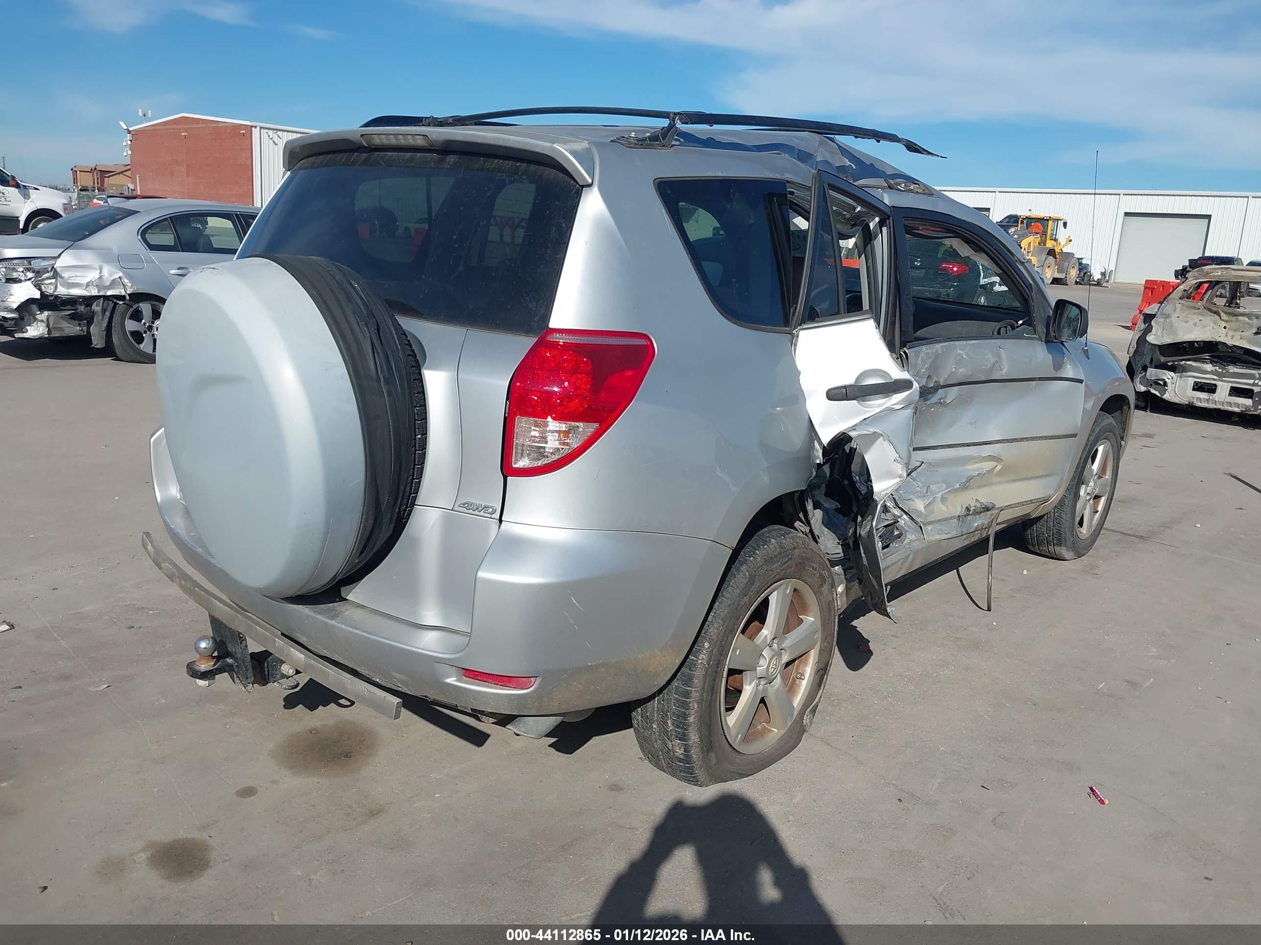 TOYOTA RAV4 image 4