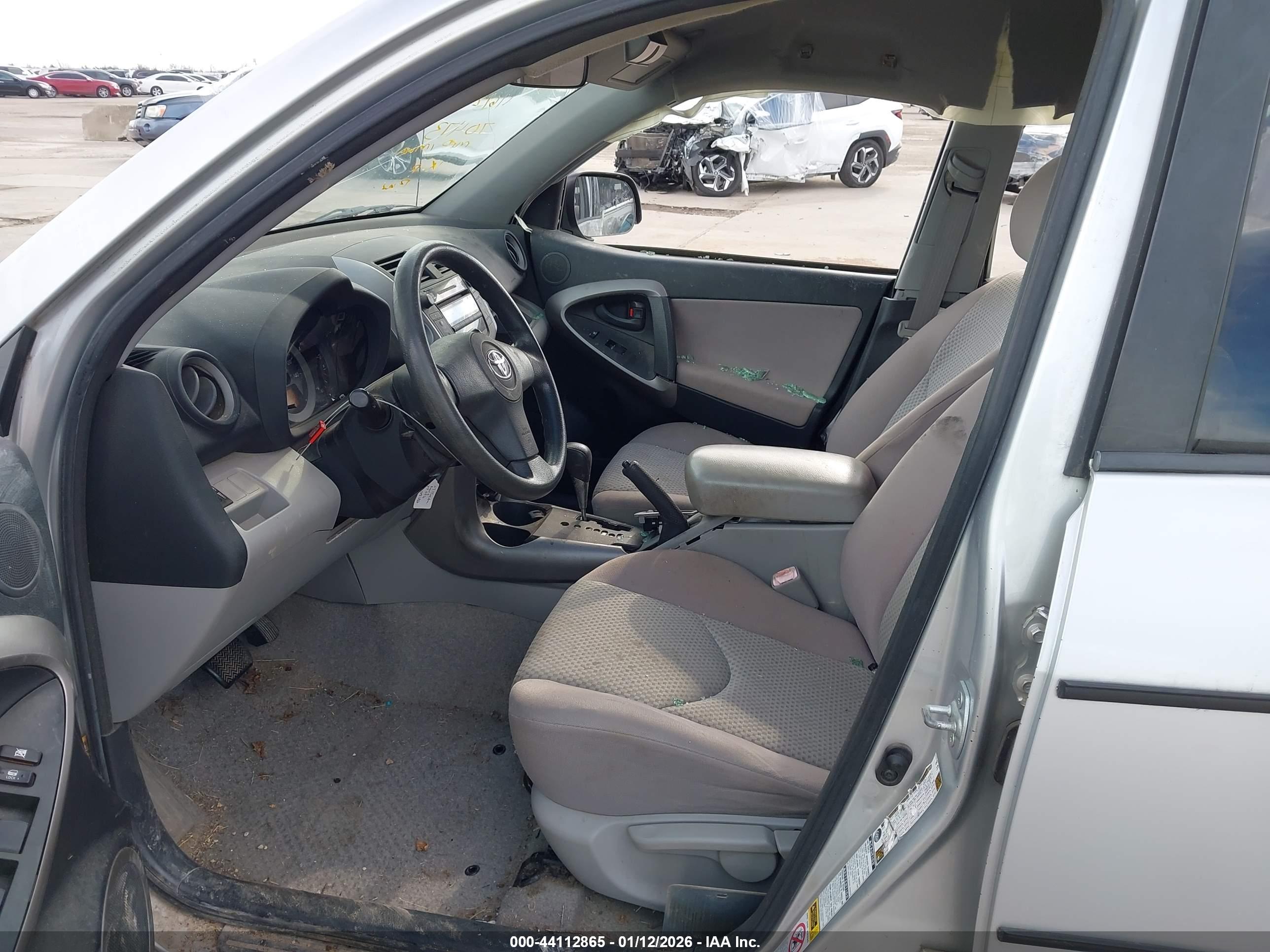 TOYOTA RAV4 image 5