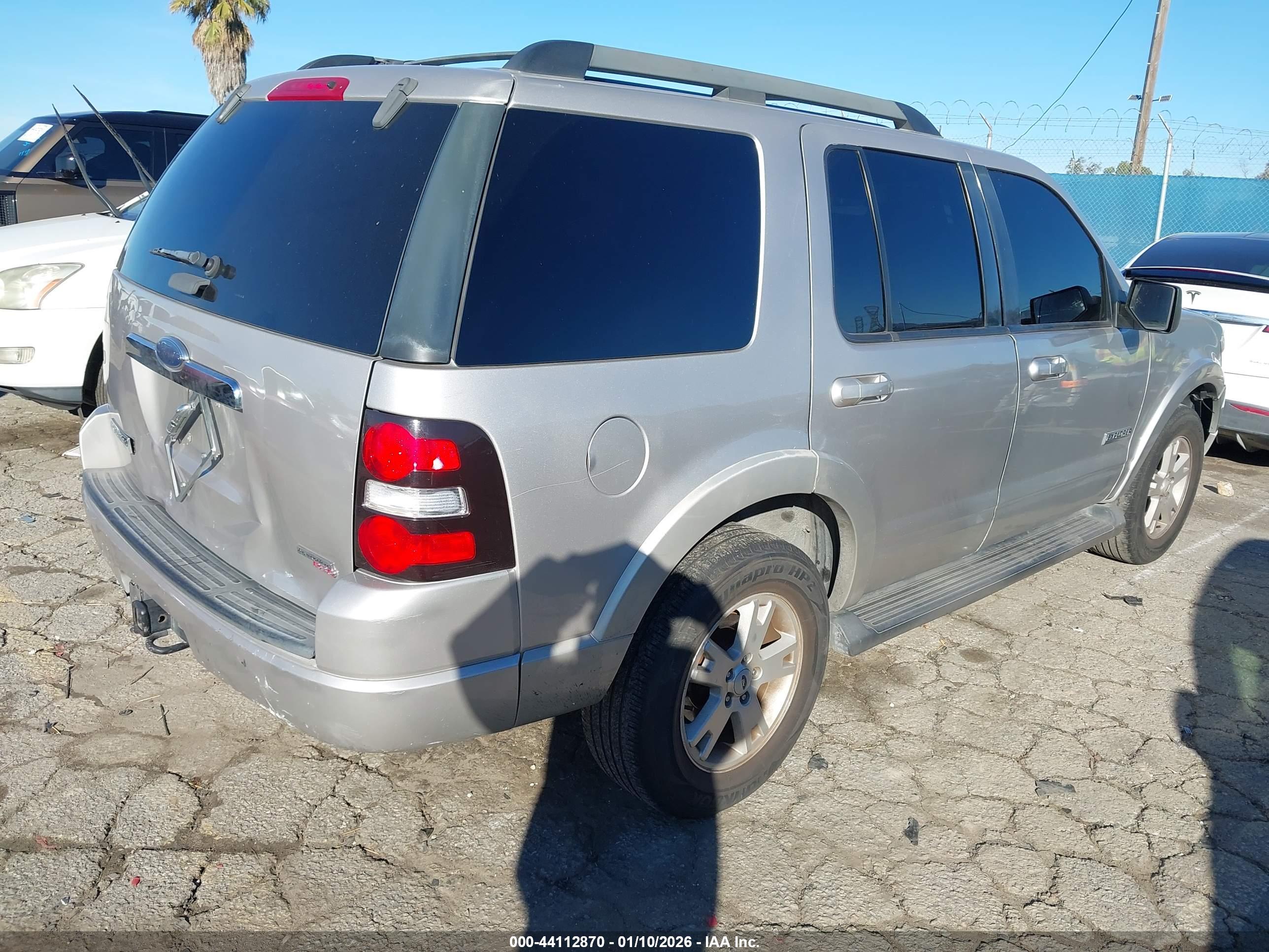 FORD EXPLORER image 4