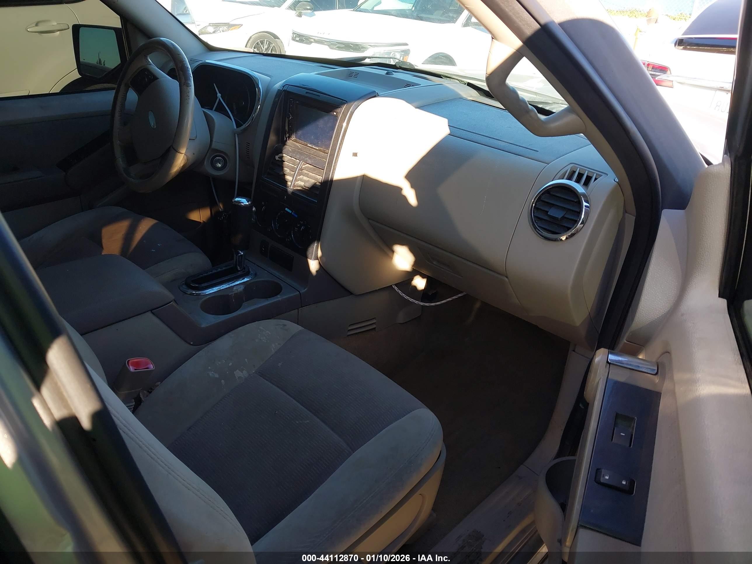 FORD EXPLORER image 5
