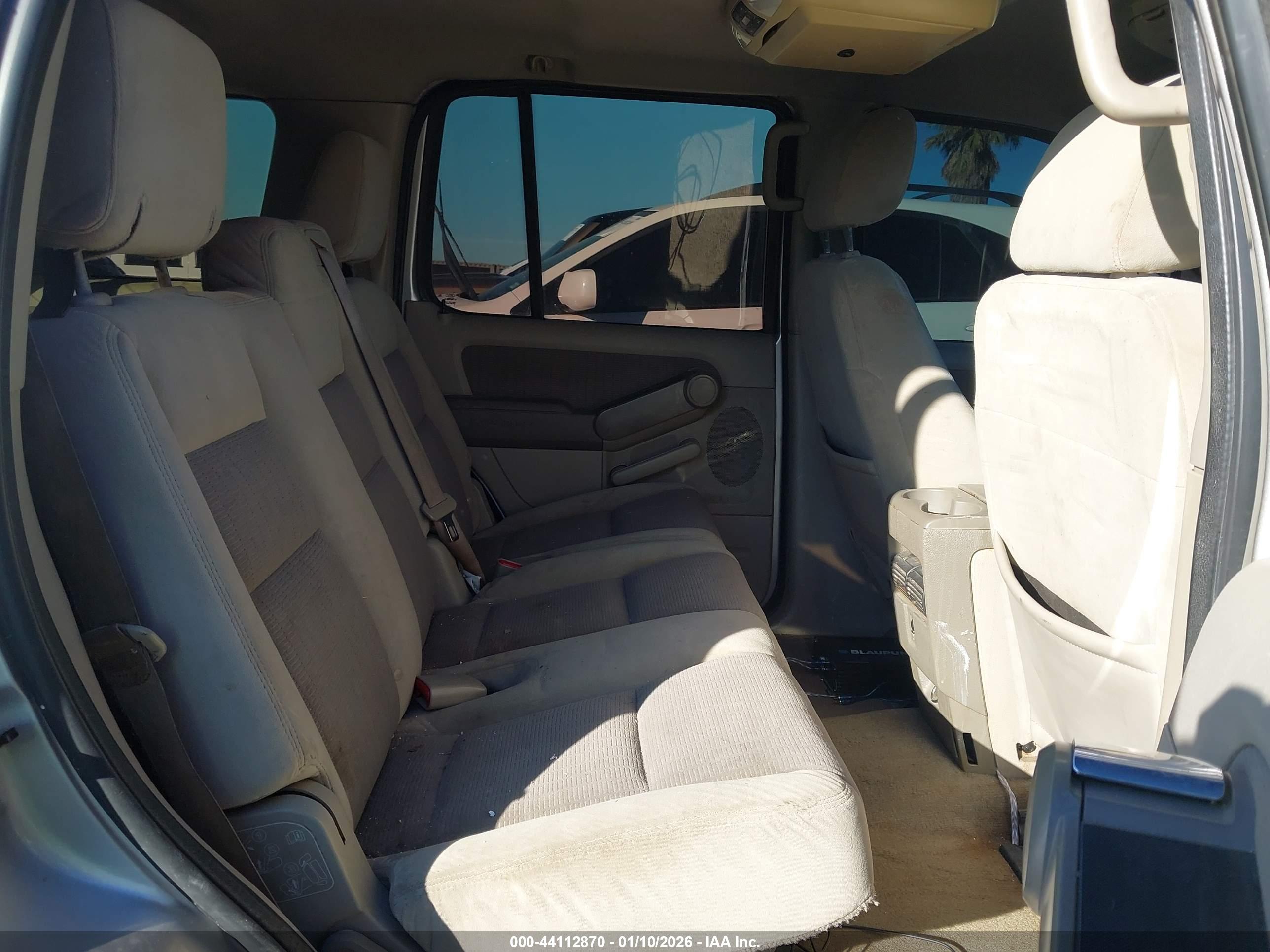 FORD EXPLORER image 8