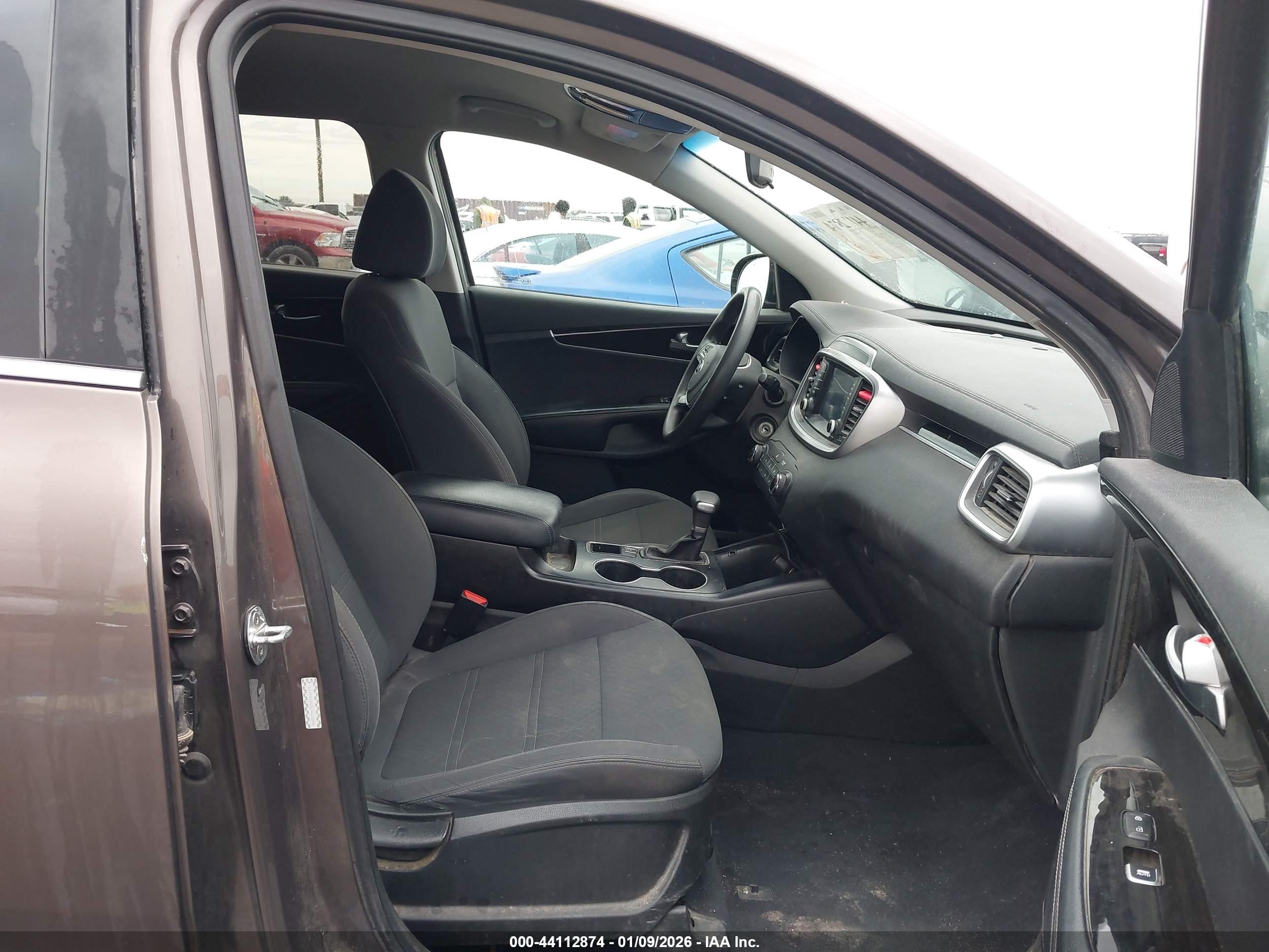 KIA SORENTO image 5