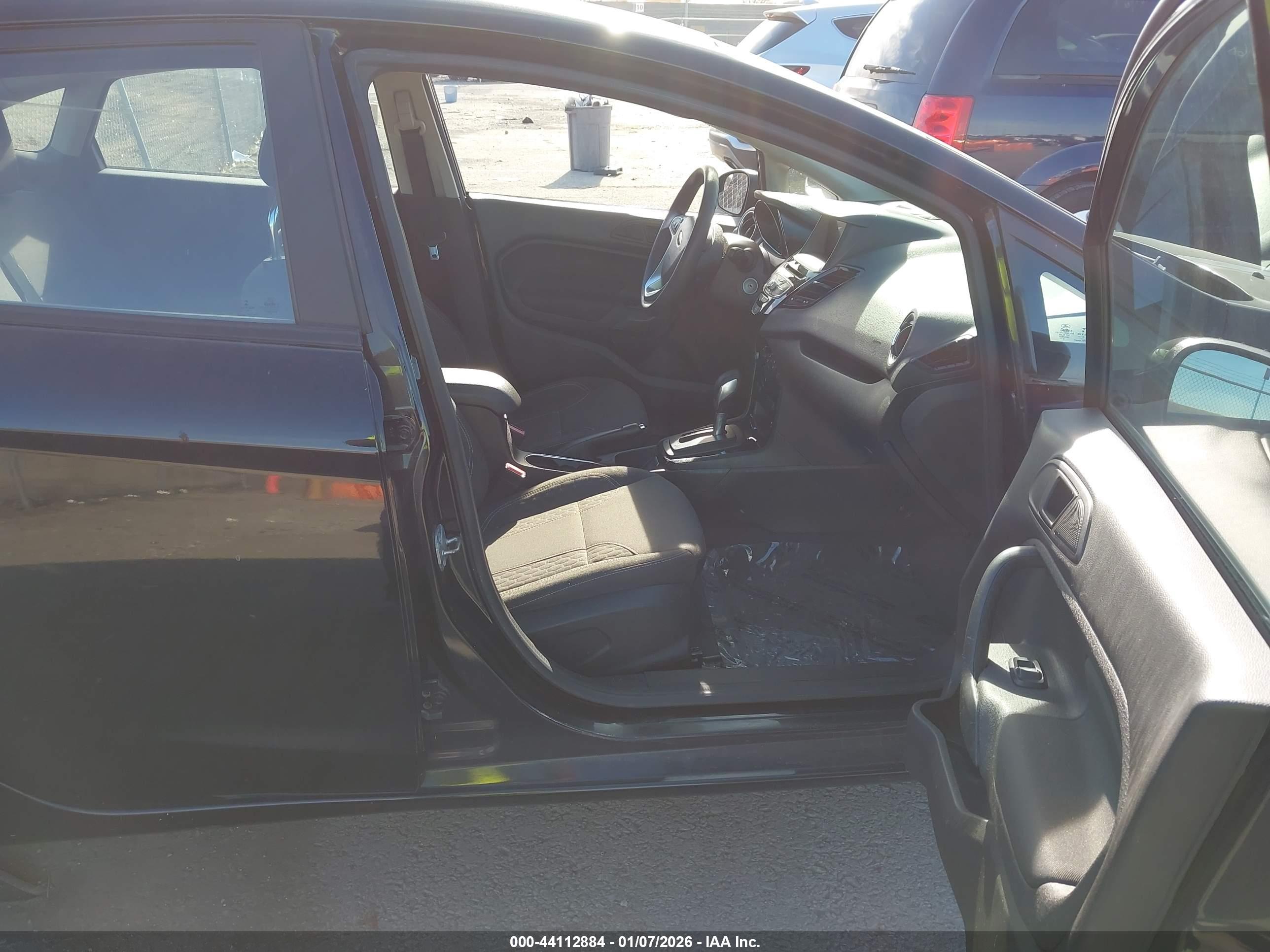 FORD FIESTA image 5