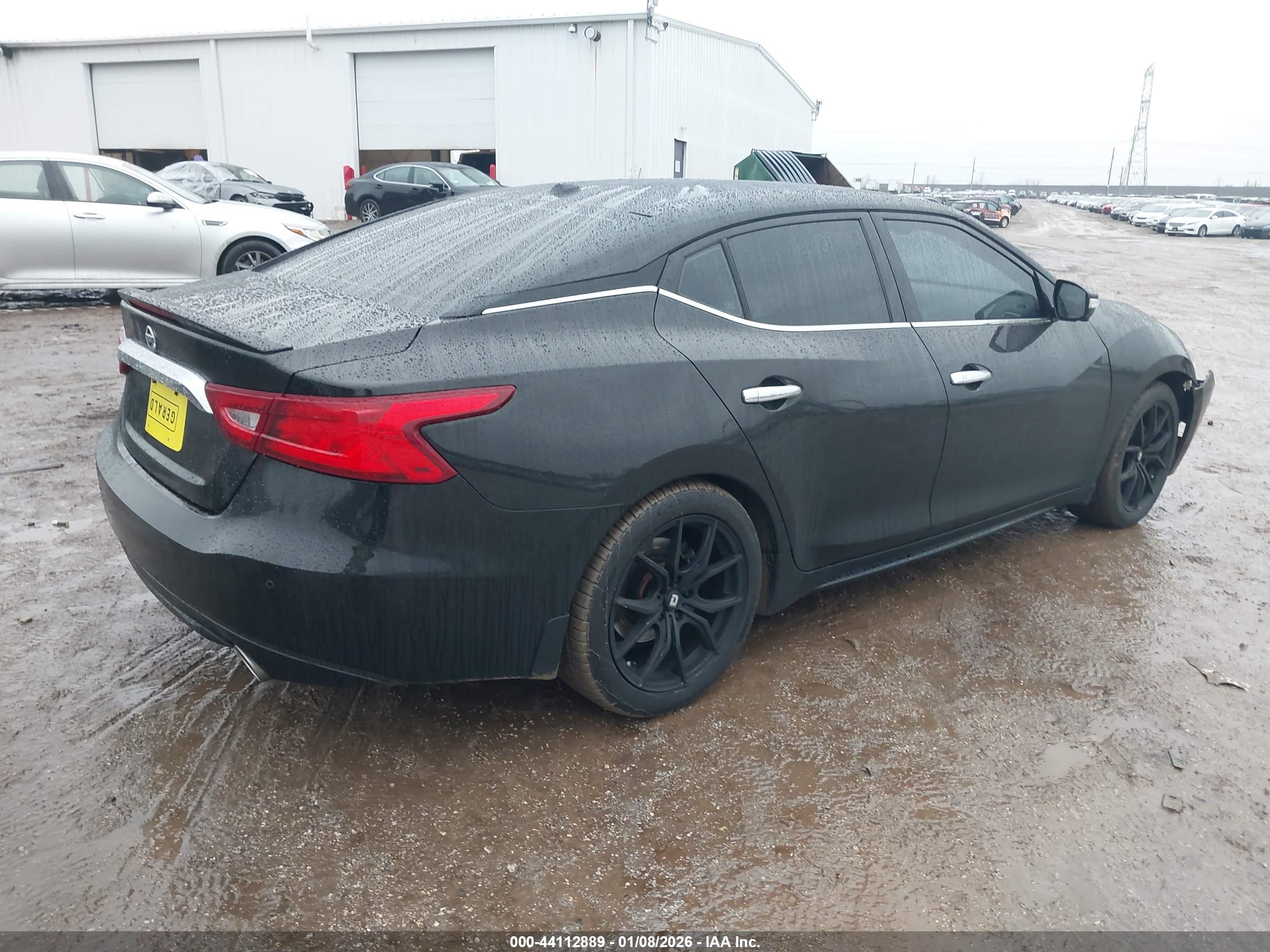 NISSAN MAXIMA image 4