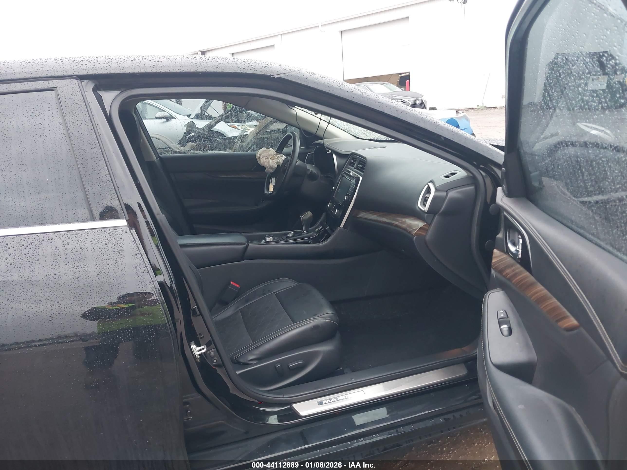 NISSAN MAXIMA image 5
