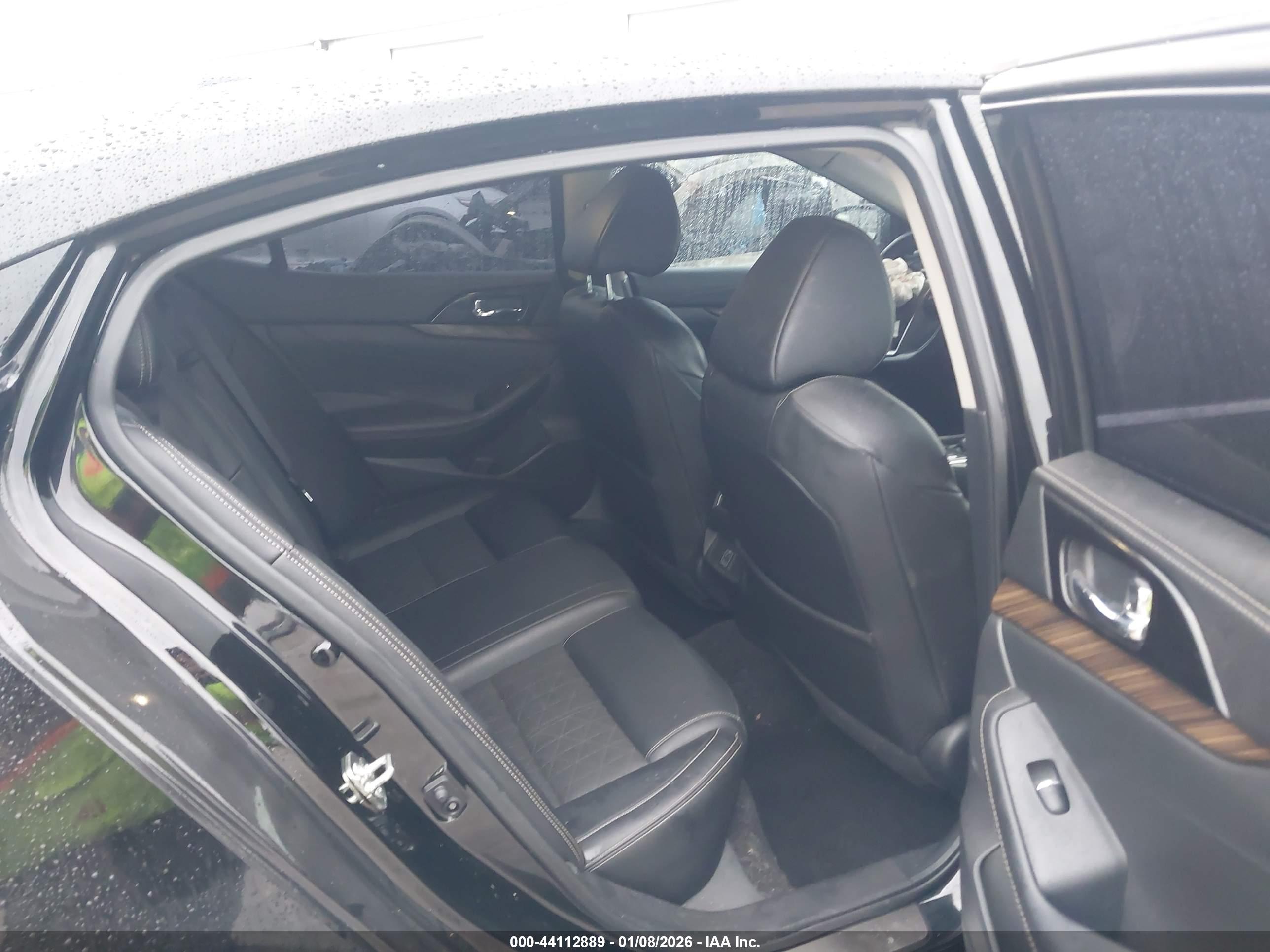 NISSAN MAXIMA image 8