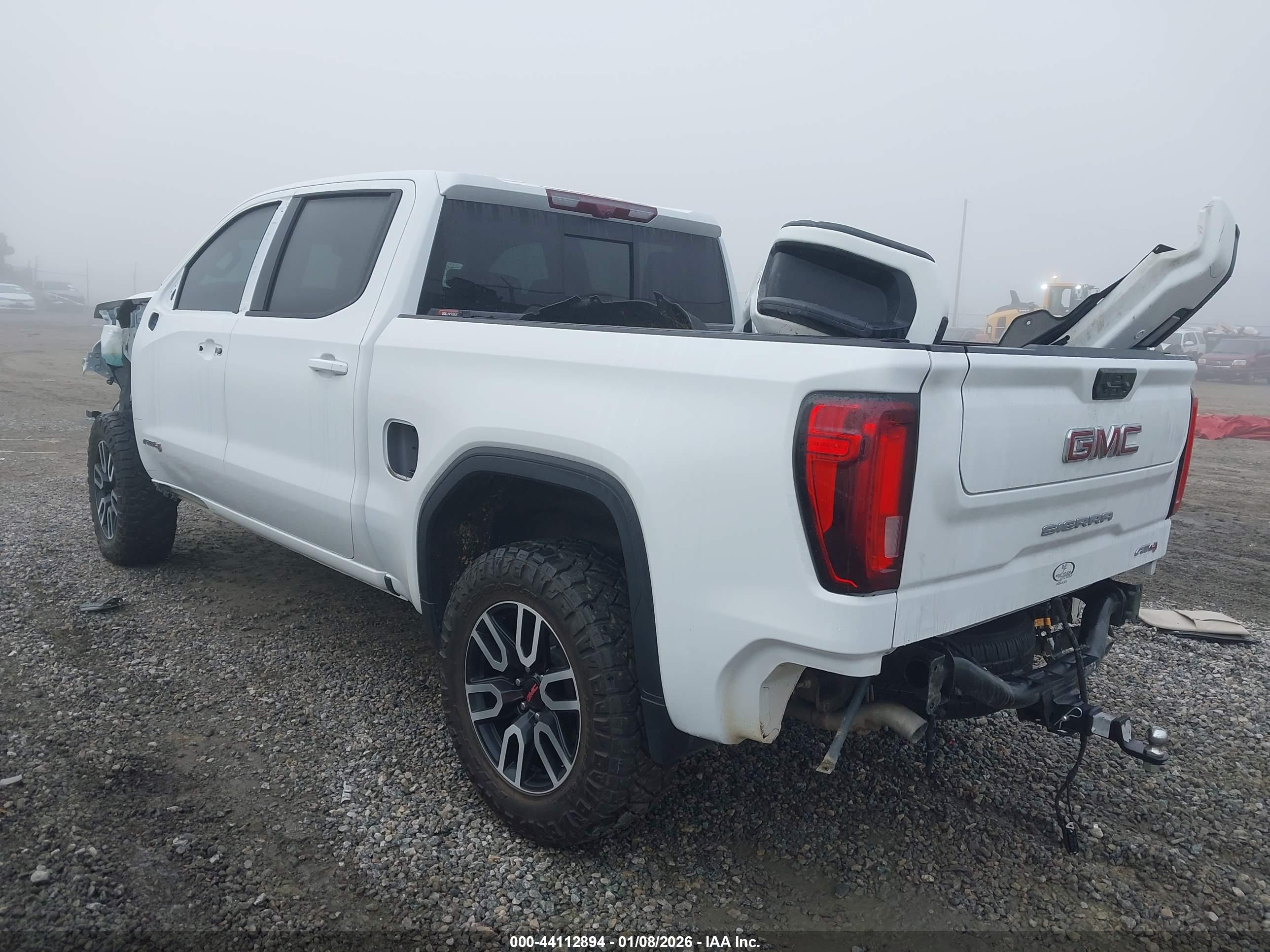 GMC SIERRA image 3