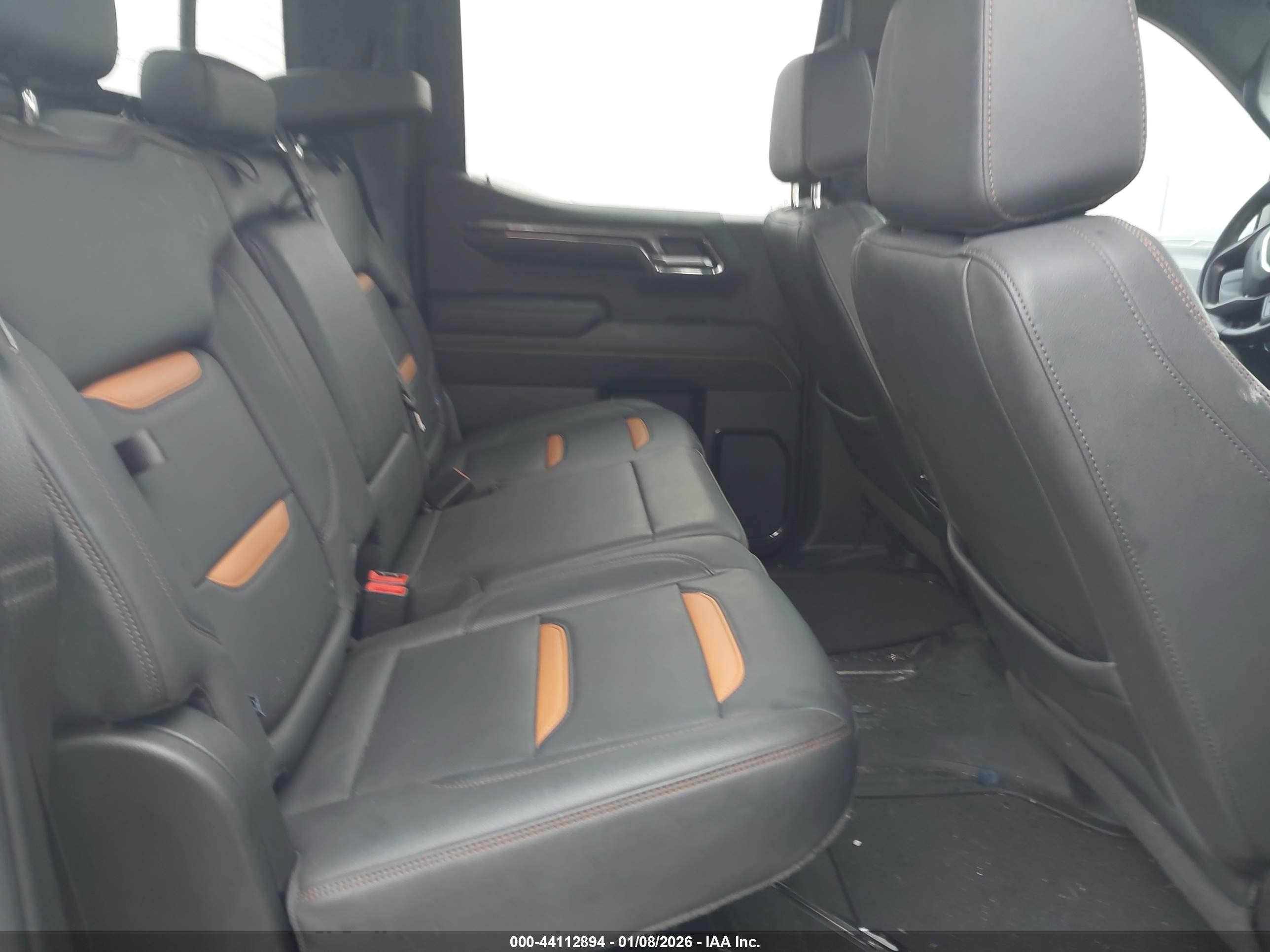 GMC SIERRA image 8