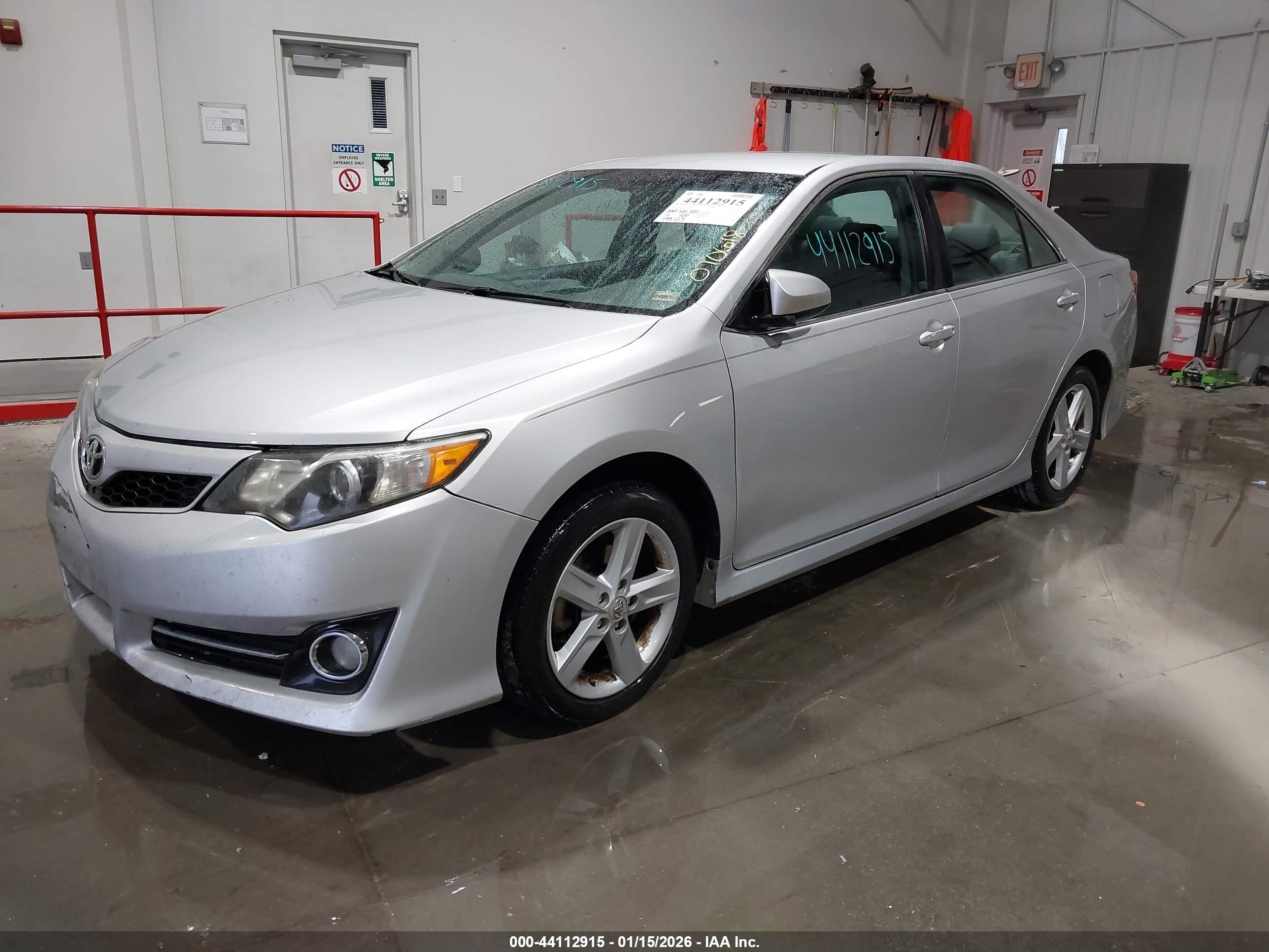 TOYOTA CAMRY image 2
