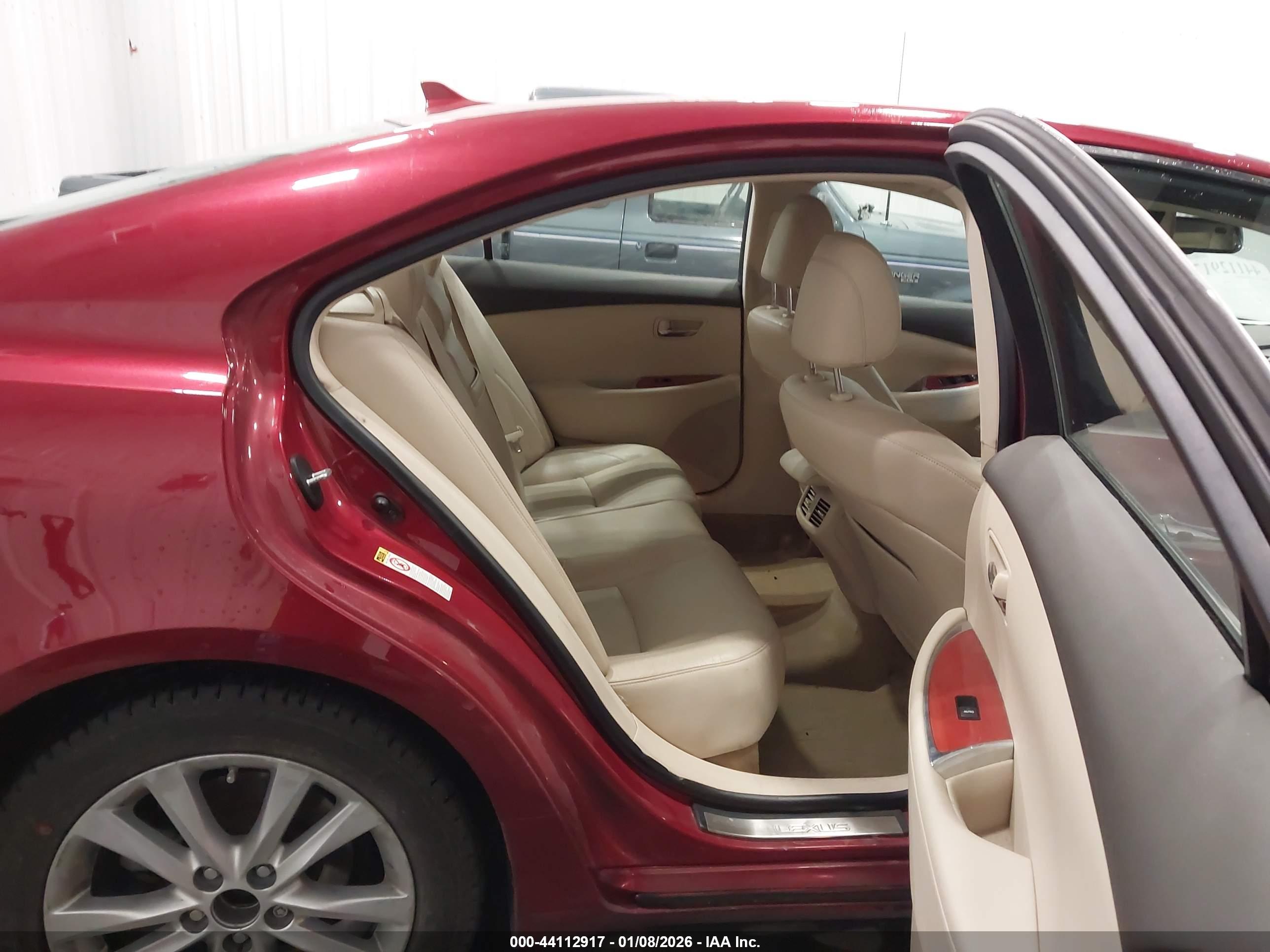 LEXUS ES image 8