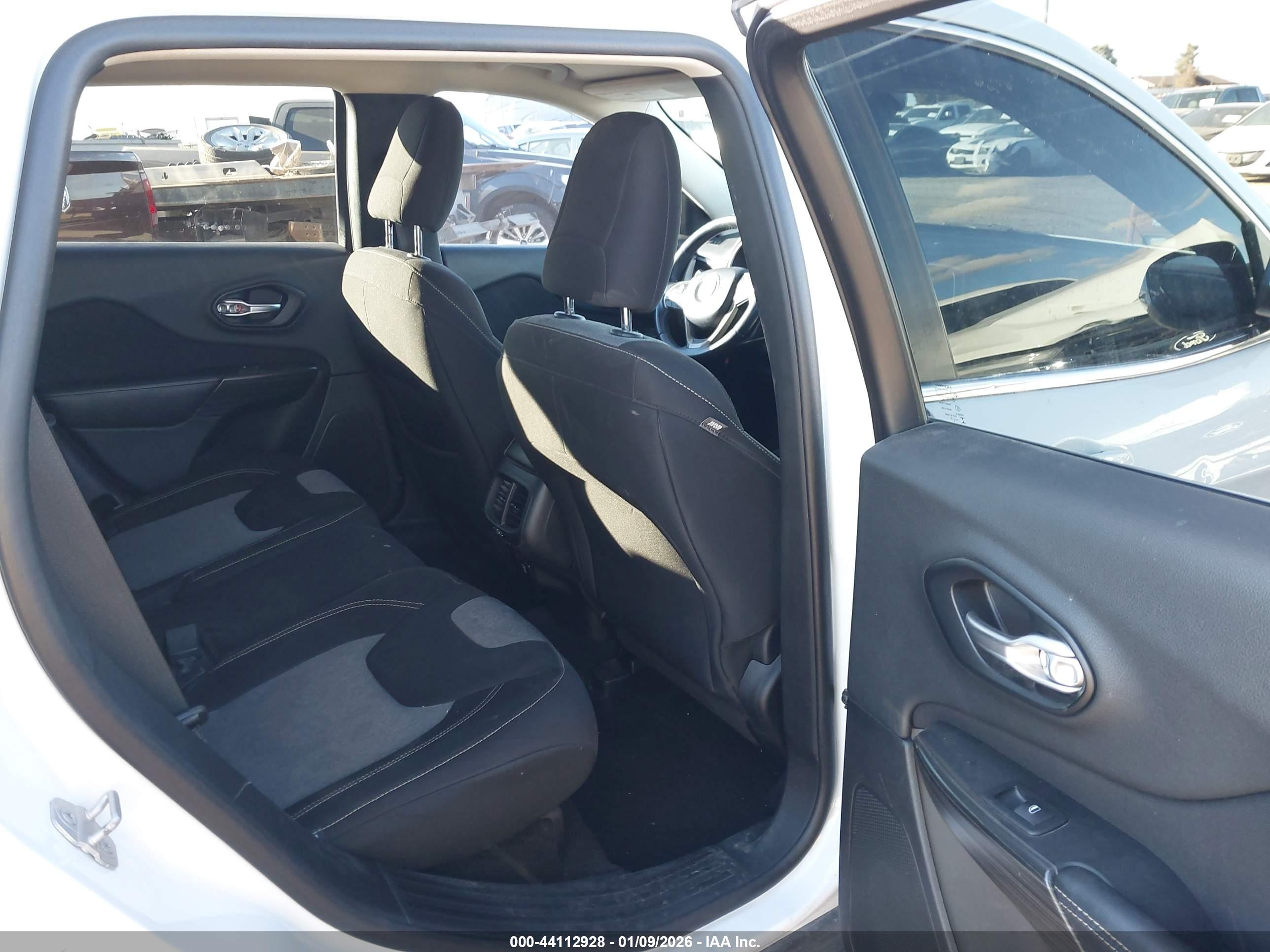 JEEP CHEROKEE image 8