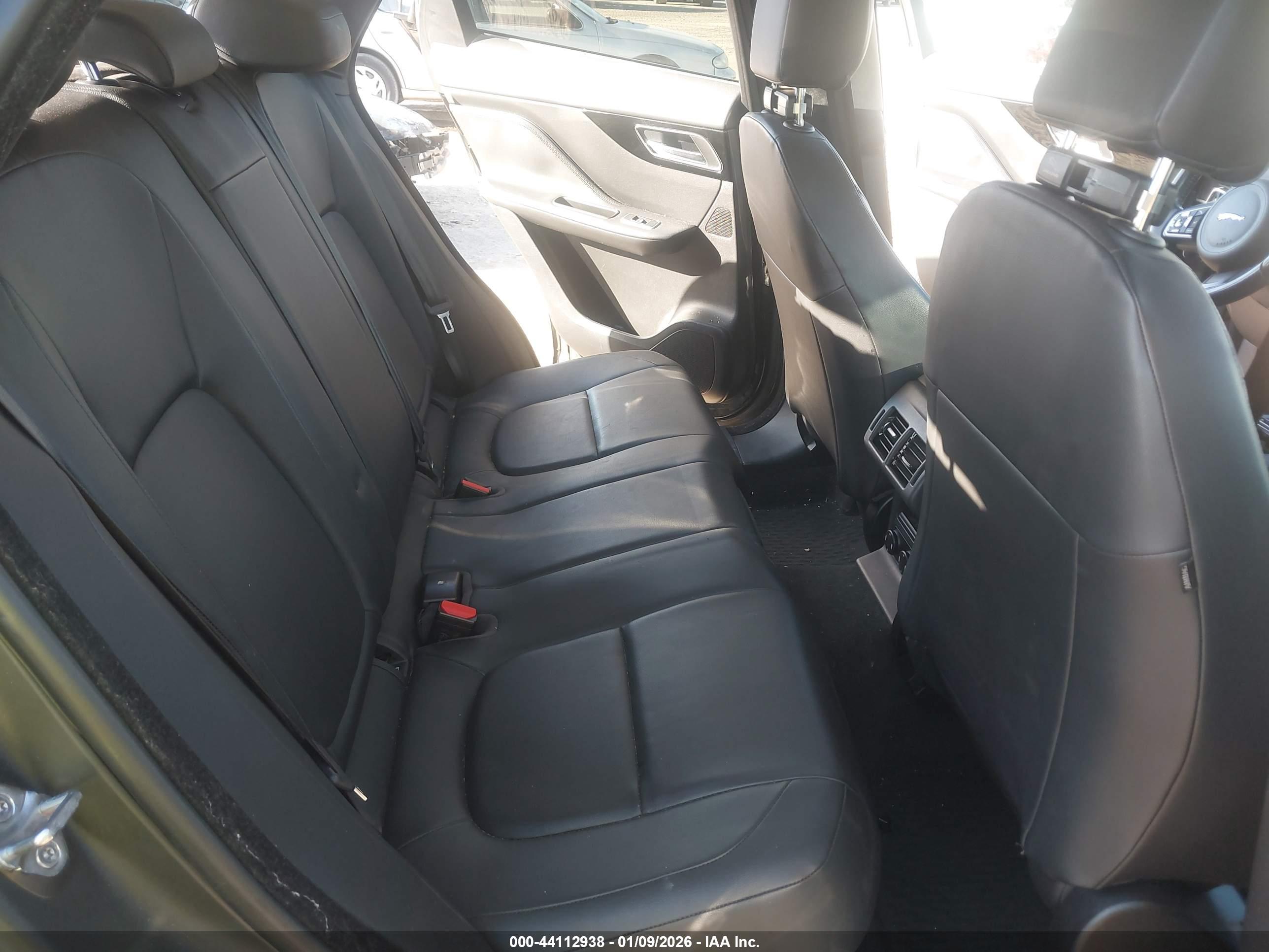 JAGUAR F-PACE image 8