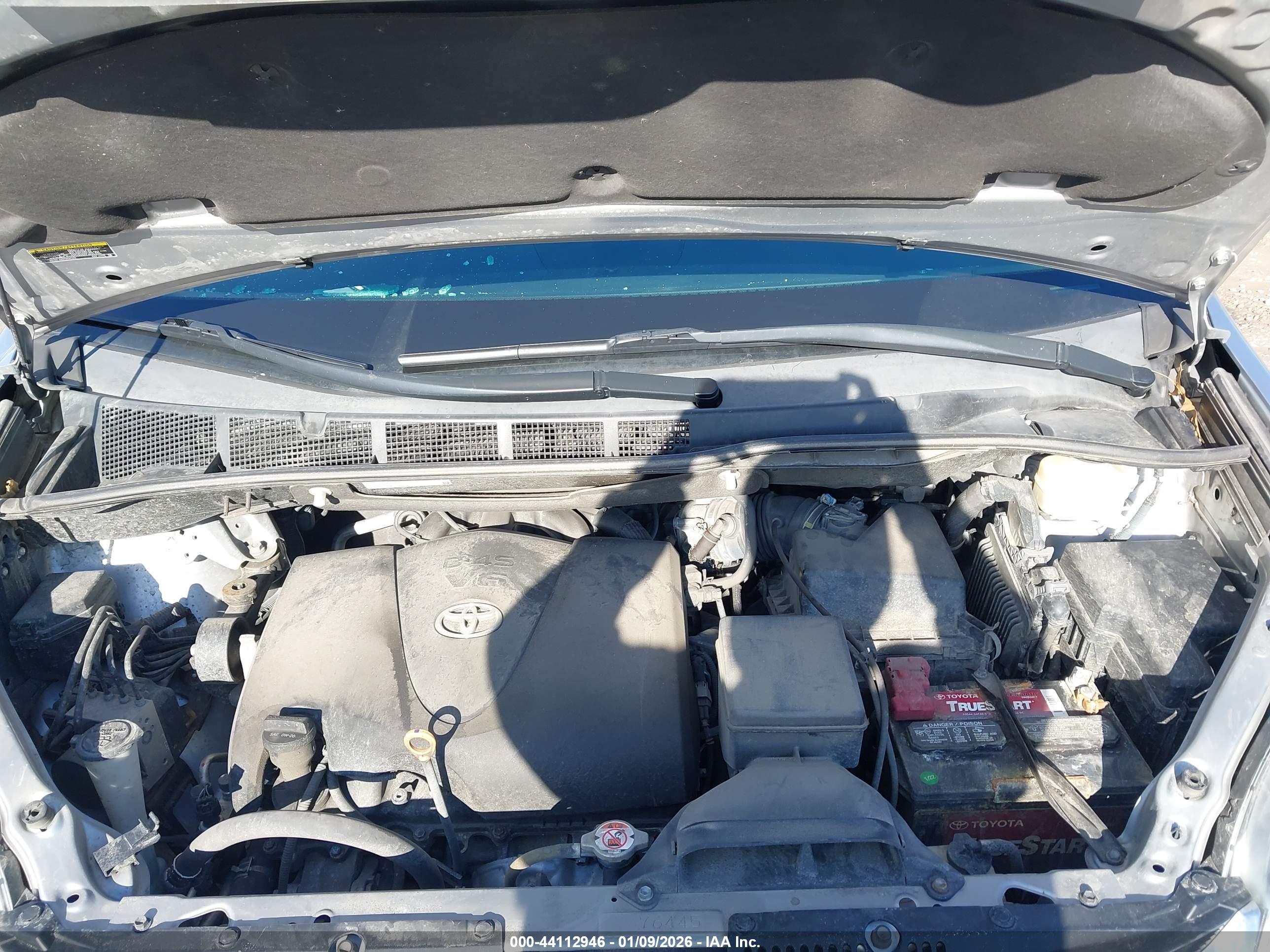 TOYOTA SIENNA image 10