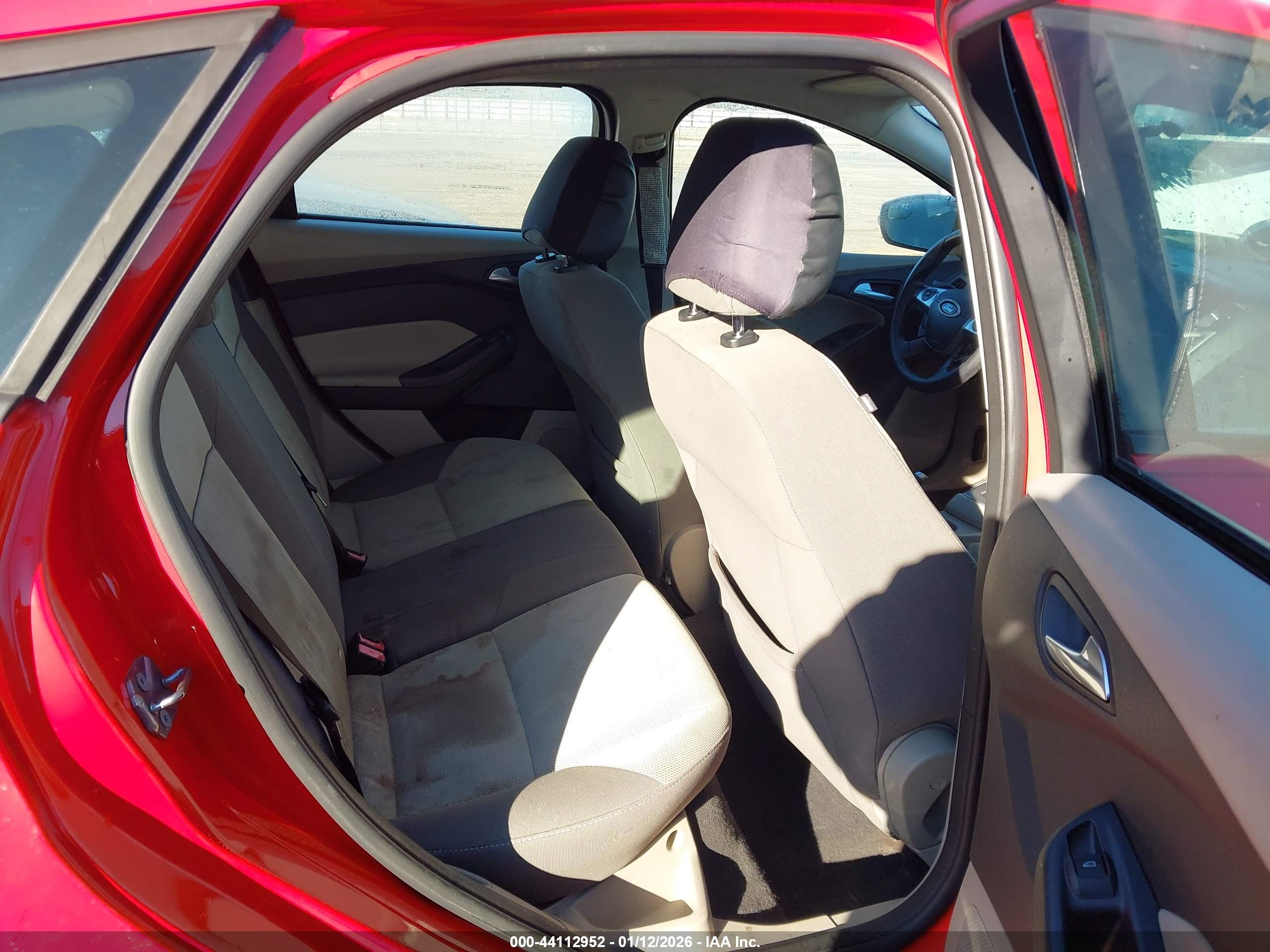 FORD FOCUS image 8