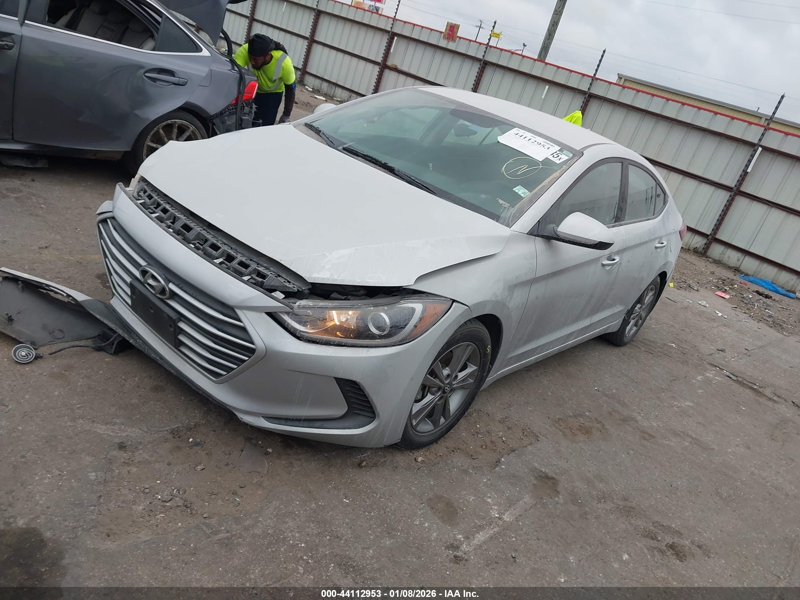 HYUNDAI ELANTRA image 2
