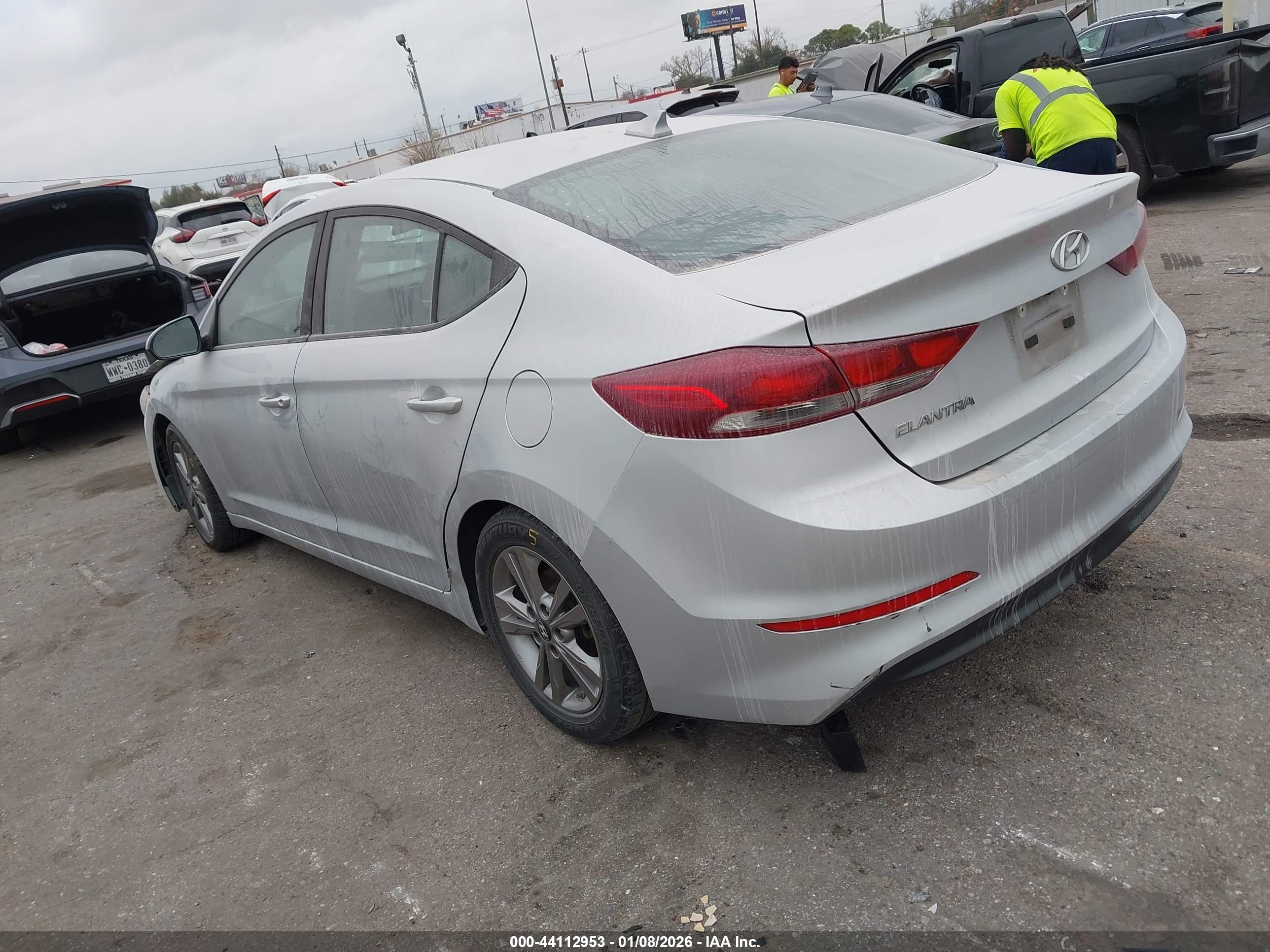 HYUNDAI ELANTRA image 3