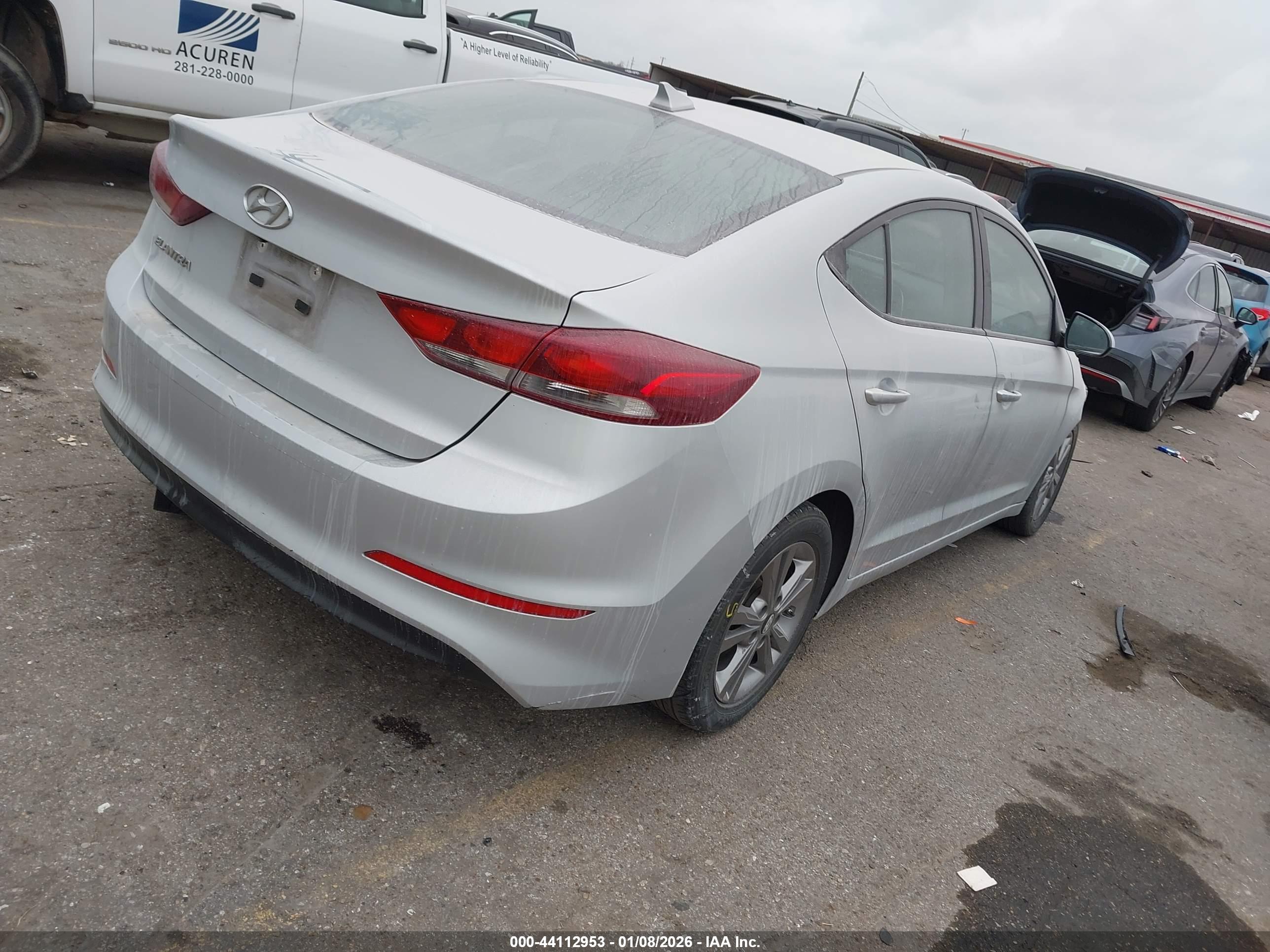 HYUNDAI ELANTRA image 4
