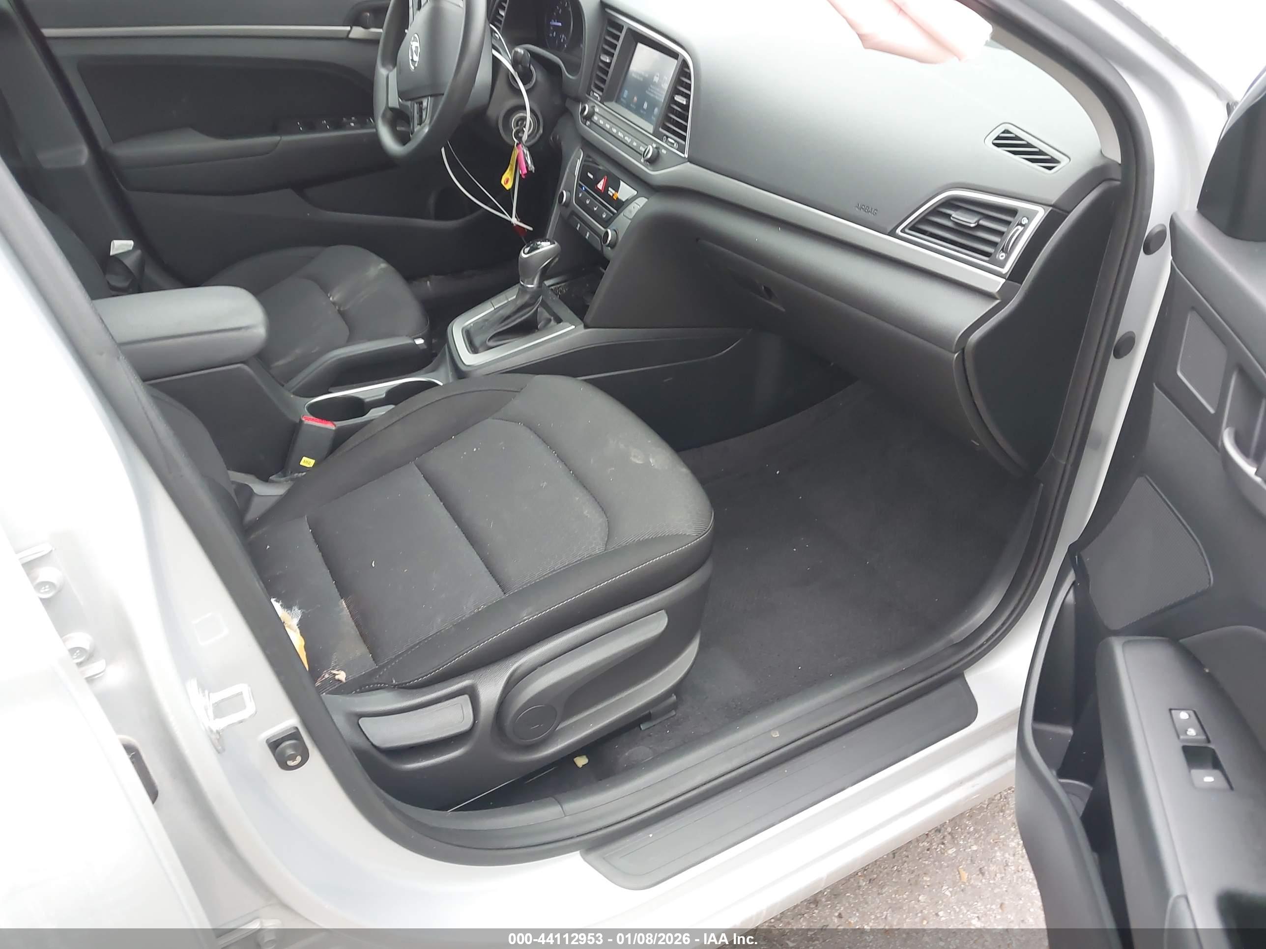 HYUNDAI ELANTRA image 5