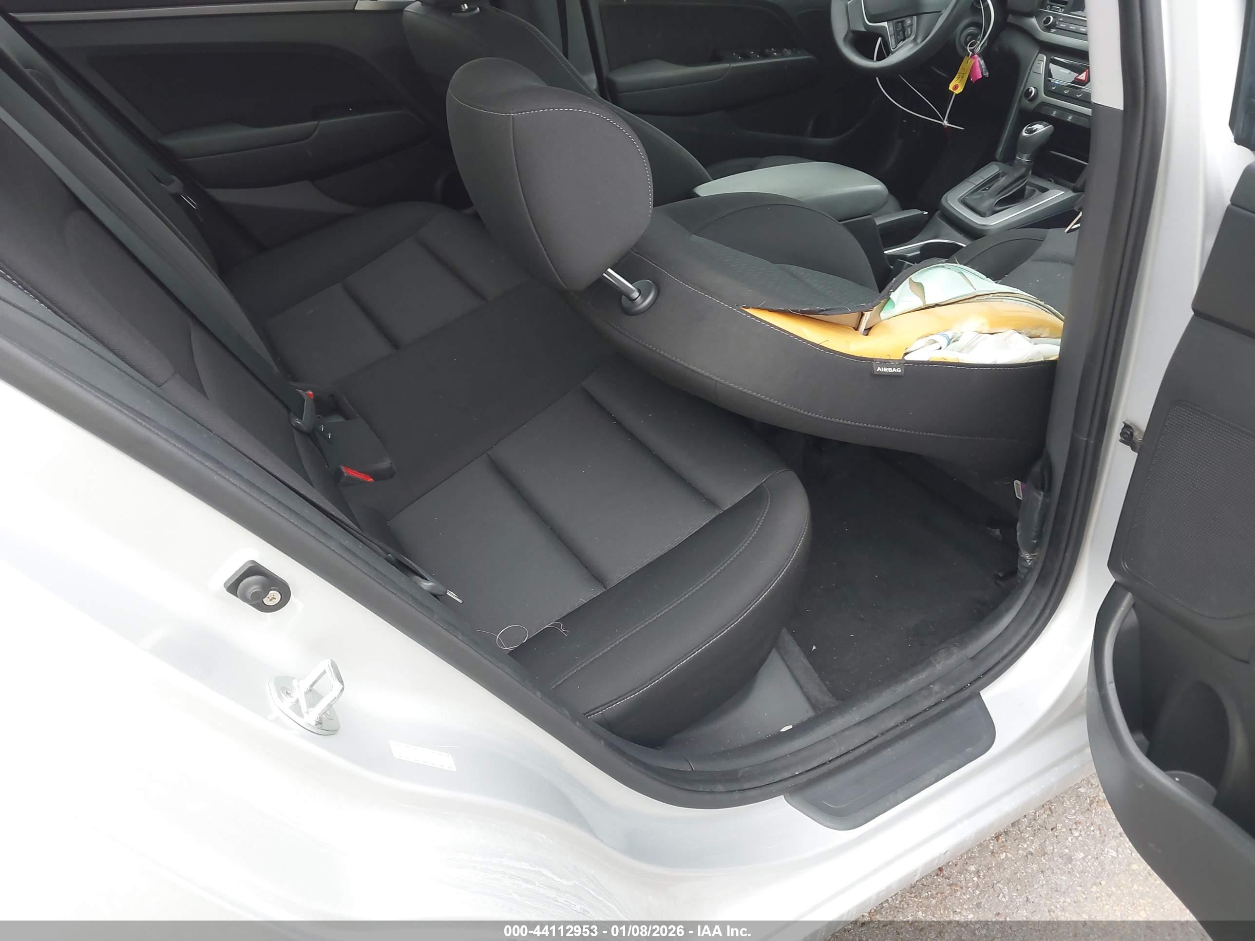HYUNDAI ELANTRA image 8