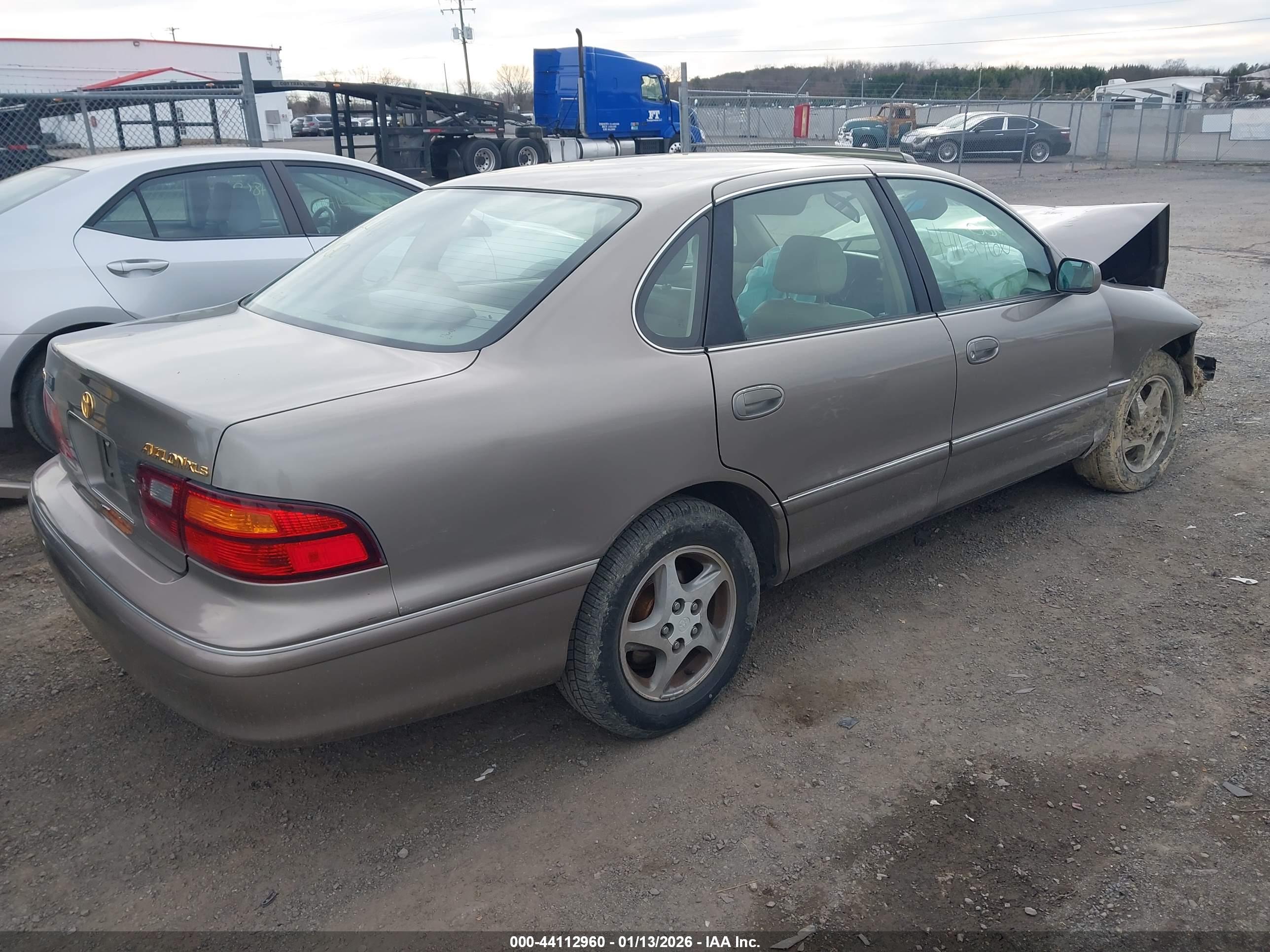 TOYOTA AVALON image 4