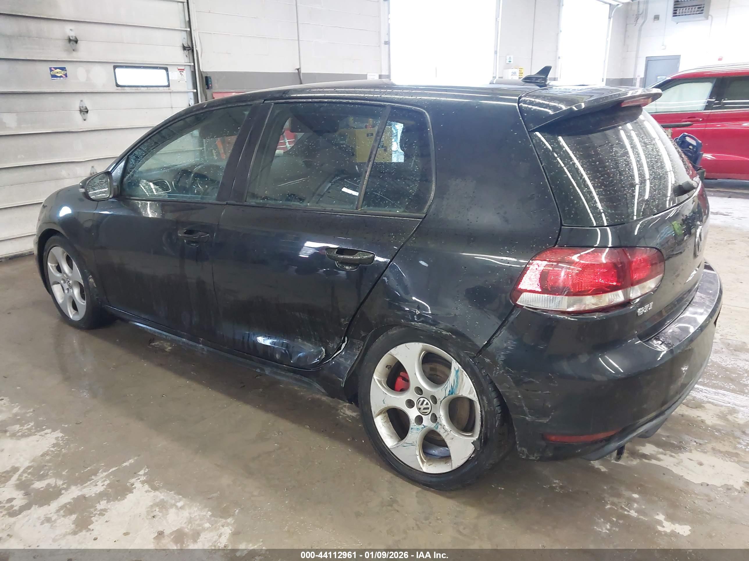VOLKSWAGEN GTI image 3