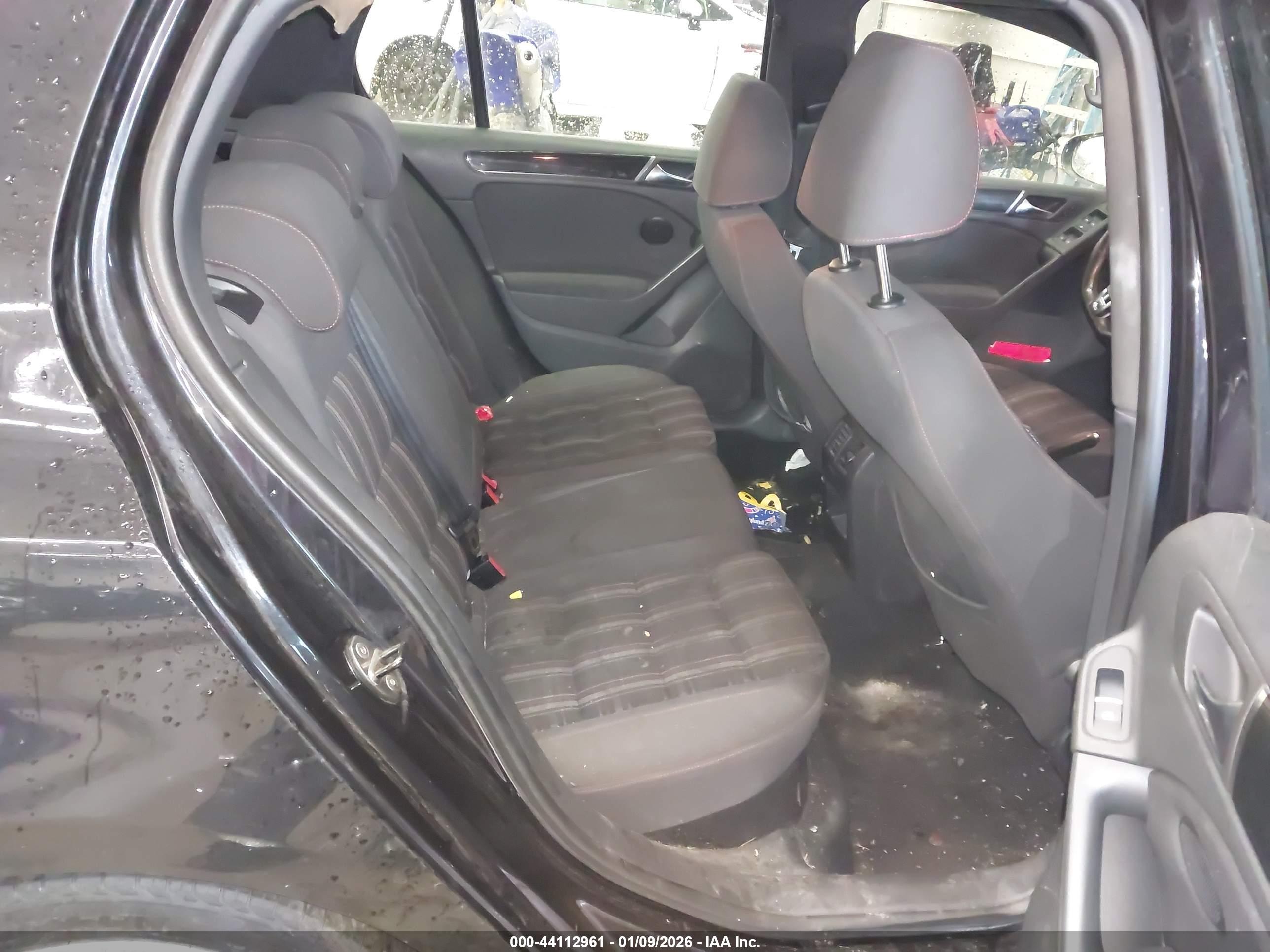 VOLKSWAGEN GTI image 8