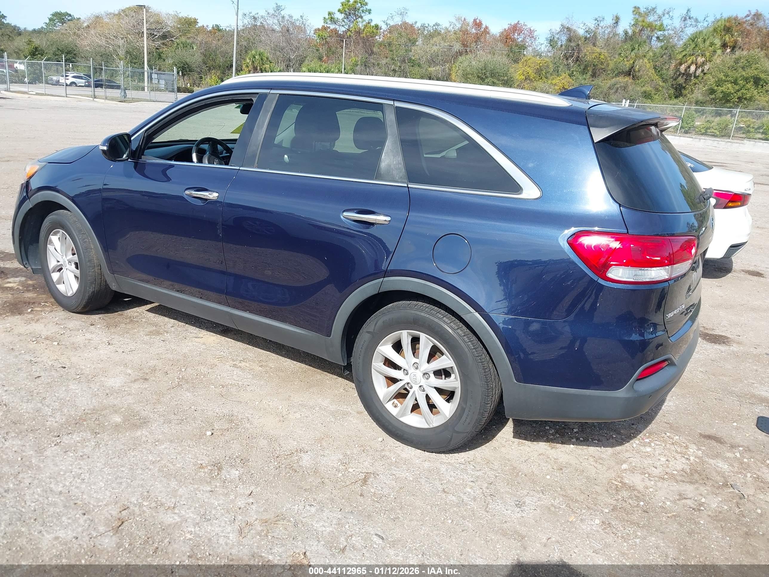 KIA SORENTO image 3