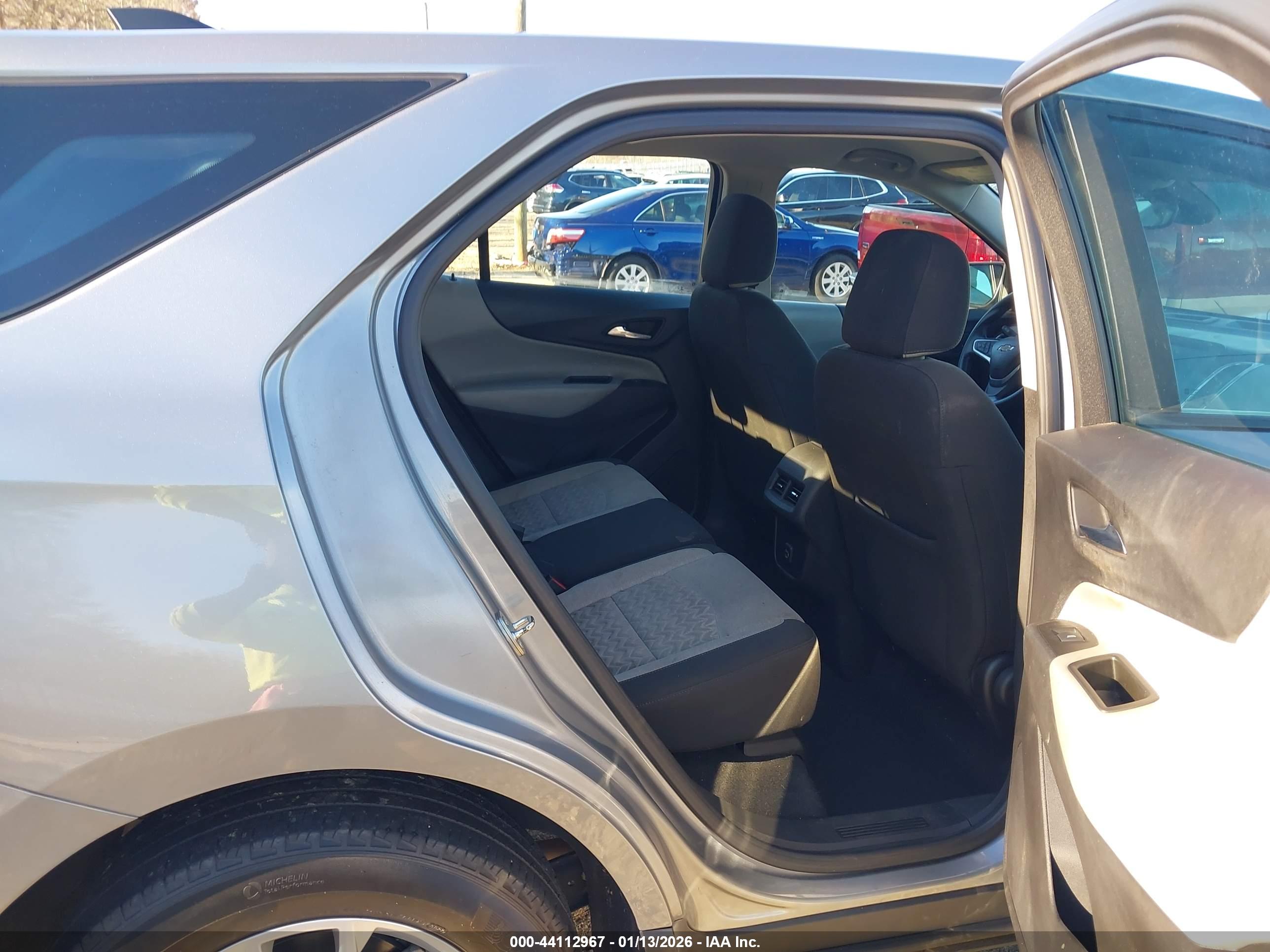 CHEVROLET EQUINOX image 8