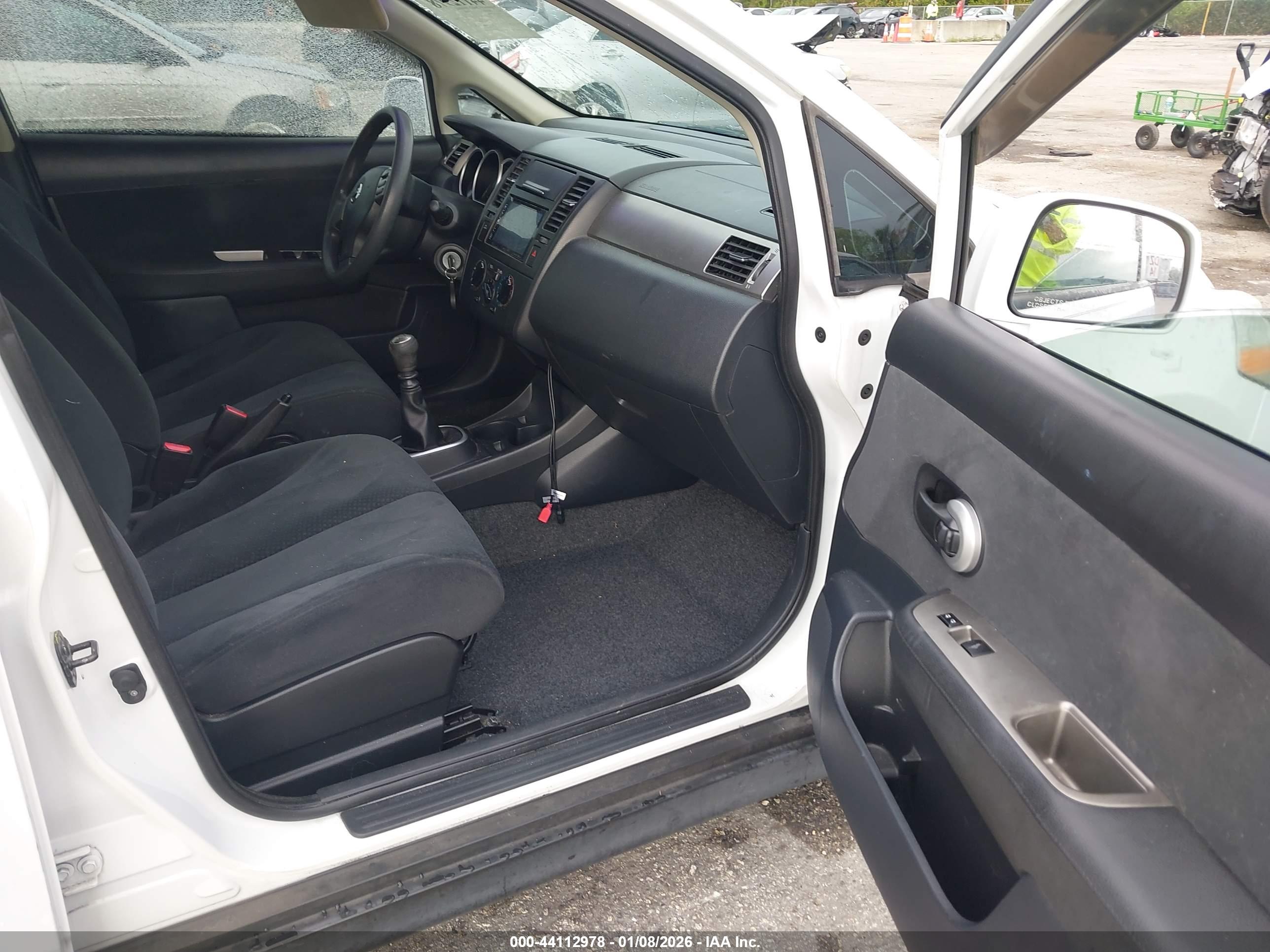 NISSAN VERSA image 5