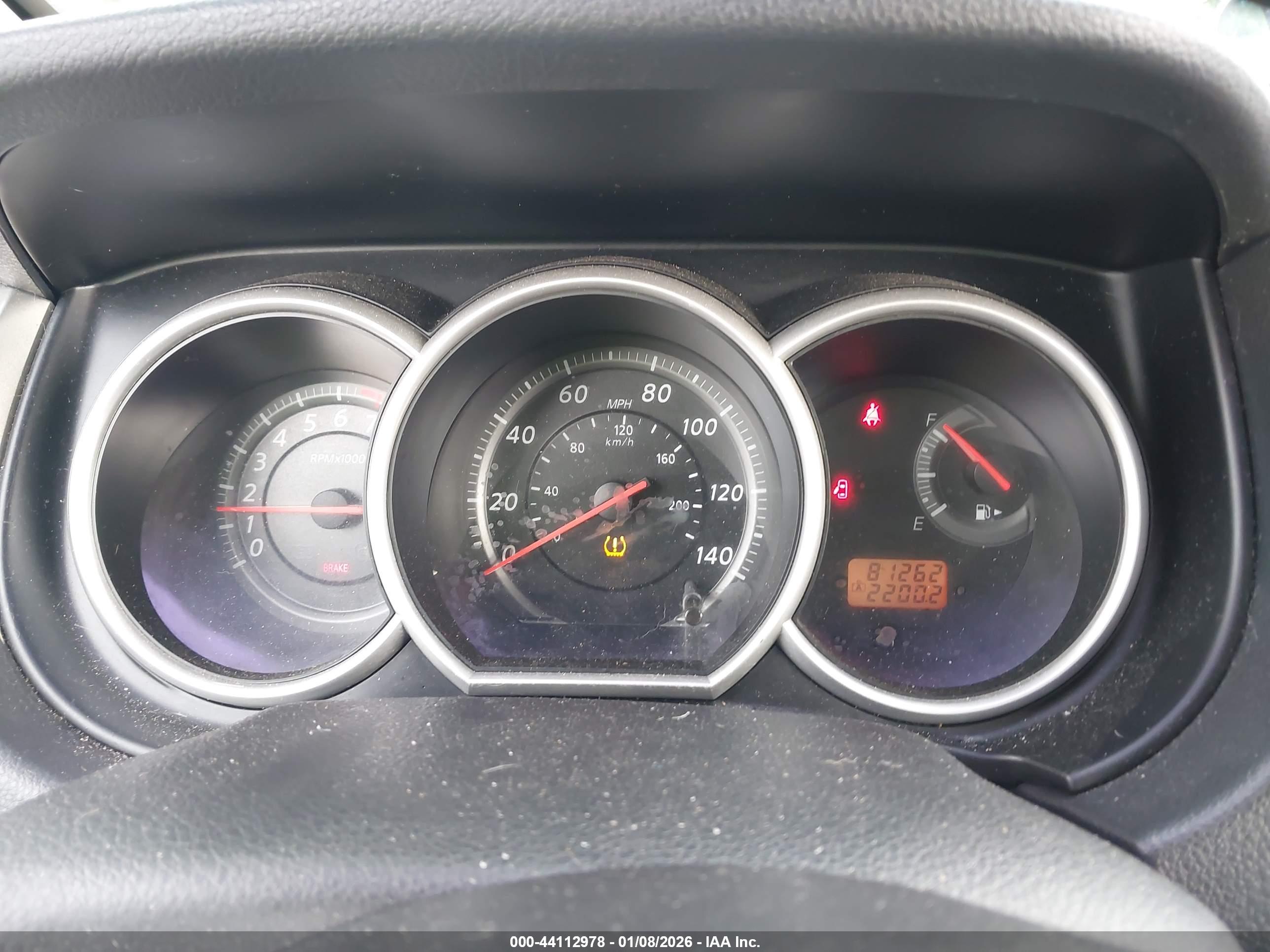 NISSAN VERSA image 7