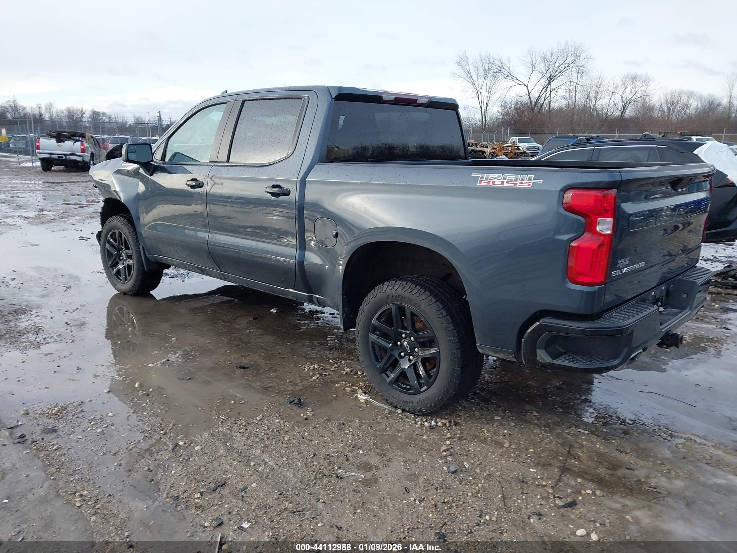 CHEVROLET SILVERADO image 3