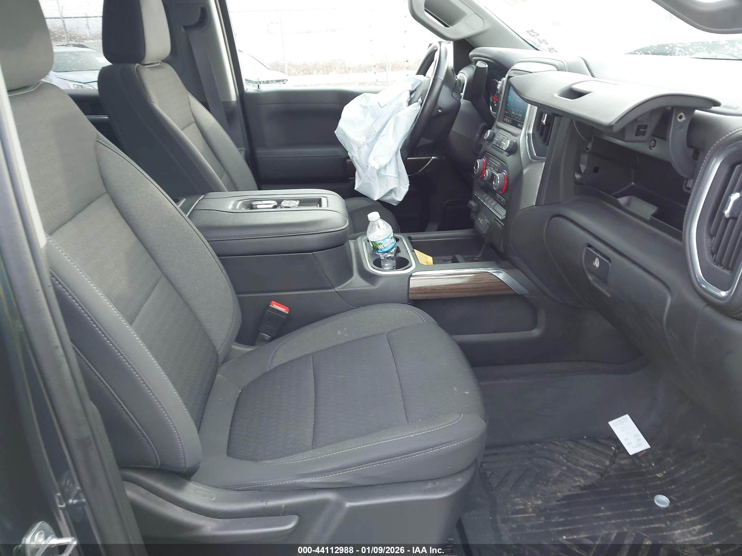 CHEVROLET SILVERADO image 5