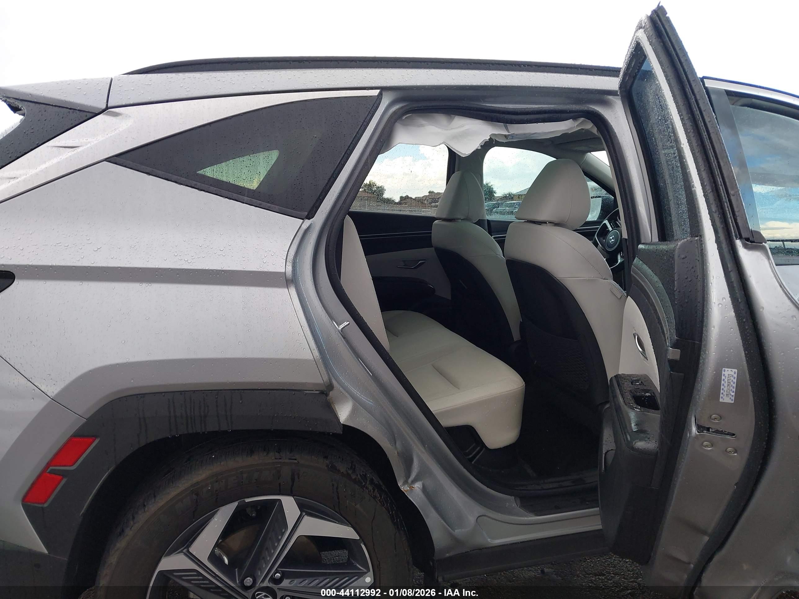 HYUNDAI TUCSON image 8