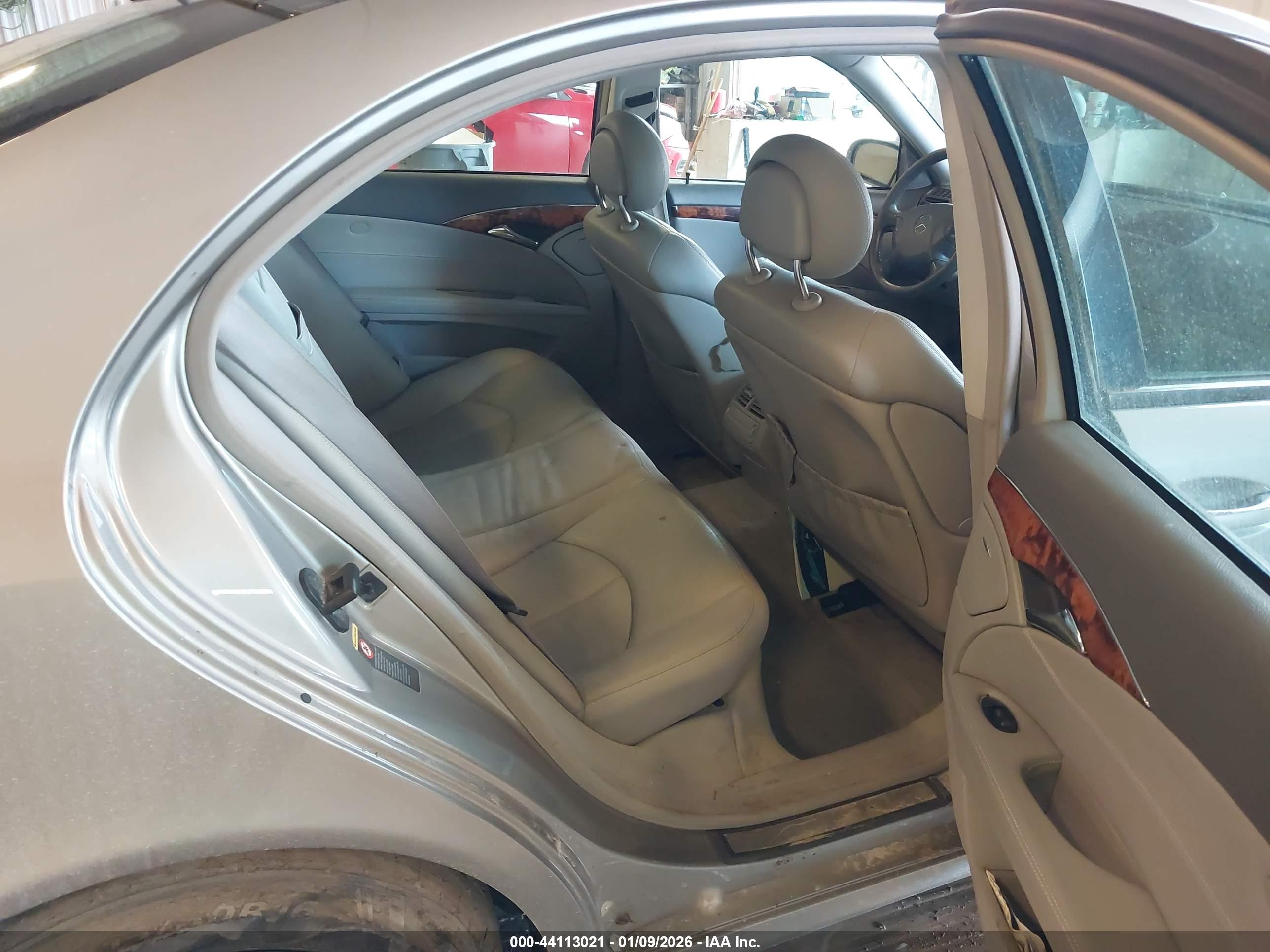 MERCEDES-BENZ E image 8