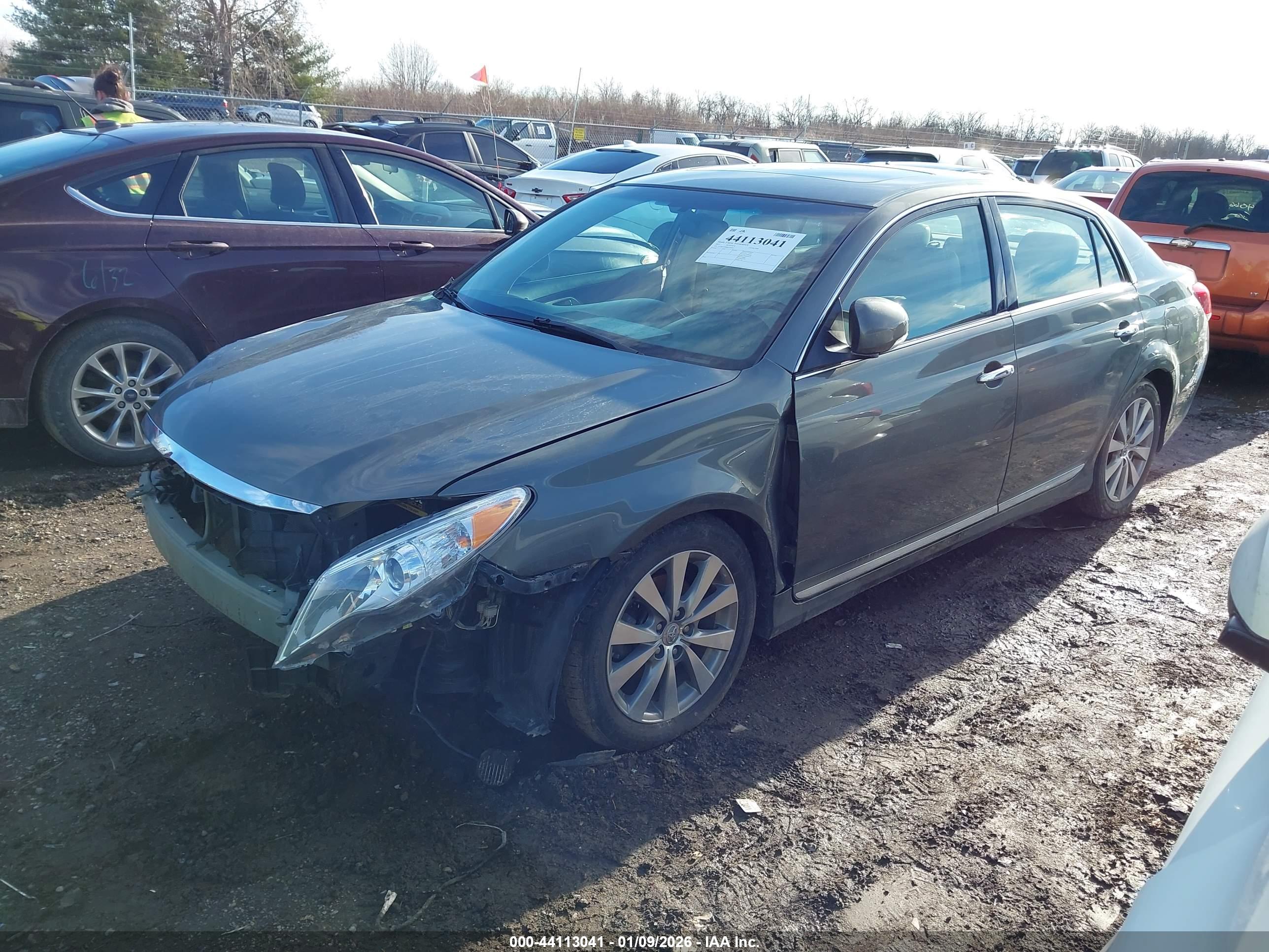 TOYOTA AVALON image 2