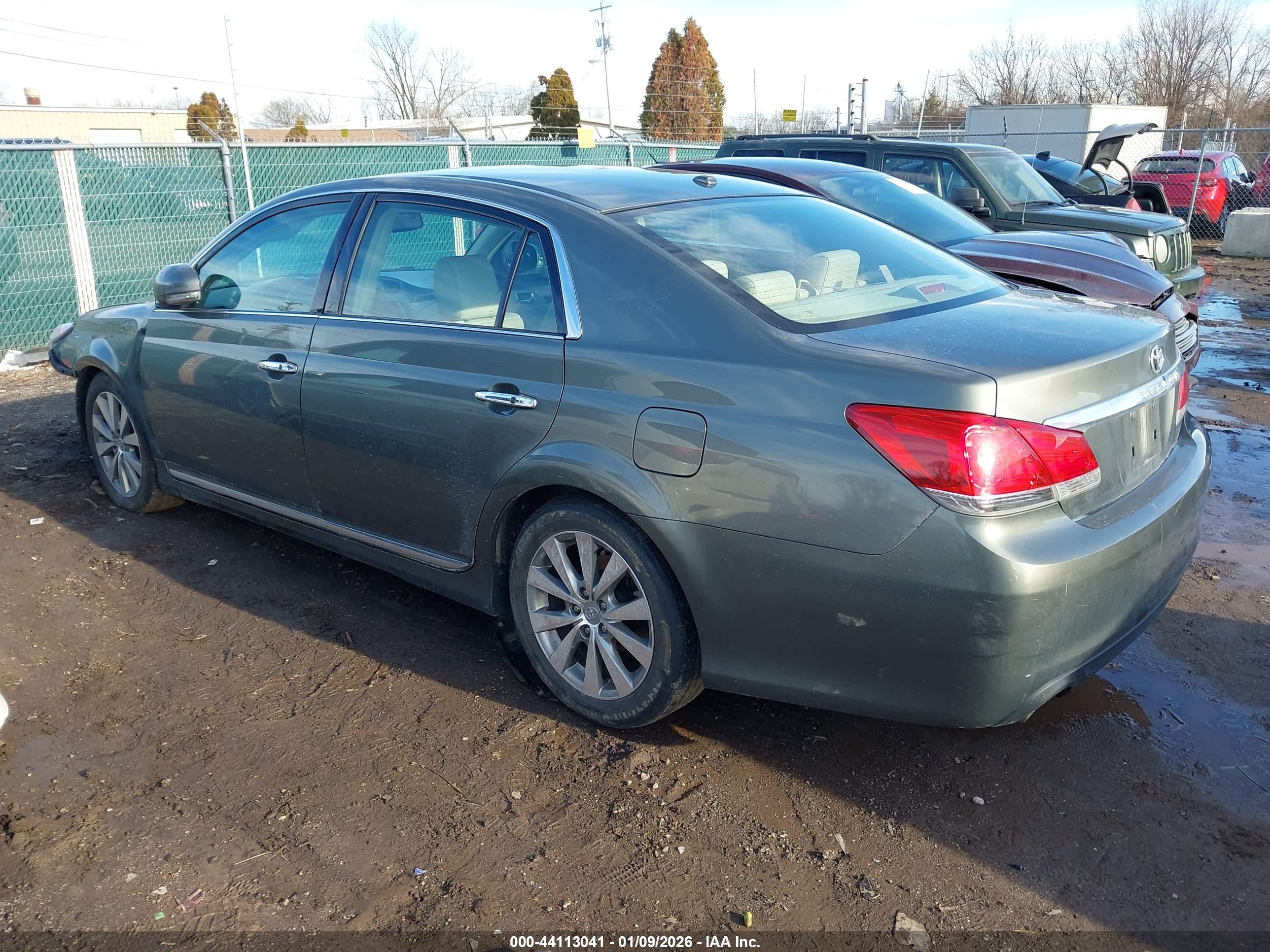 TOYOTA AVALON image 3