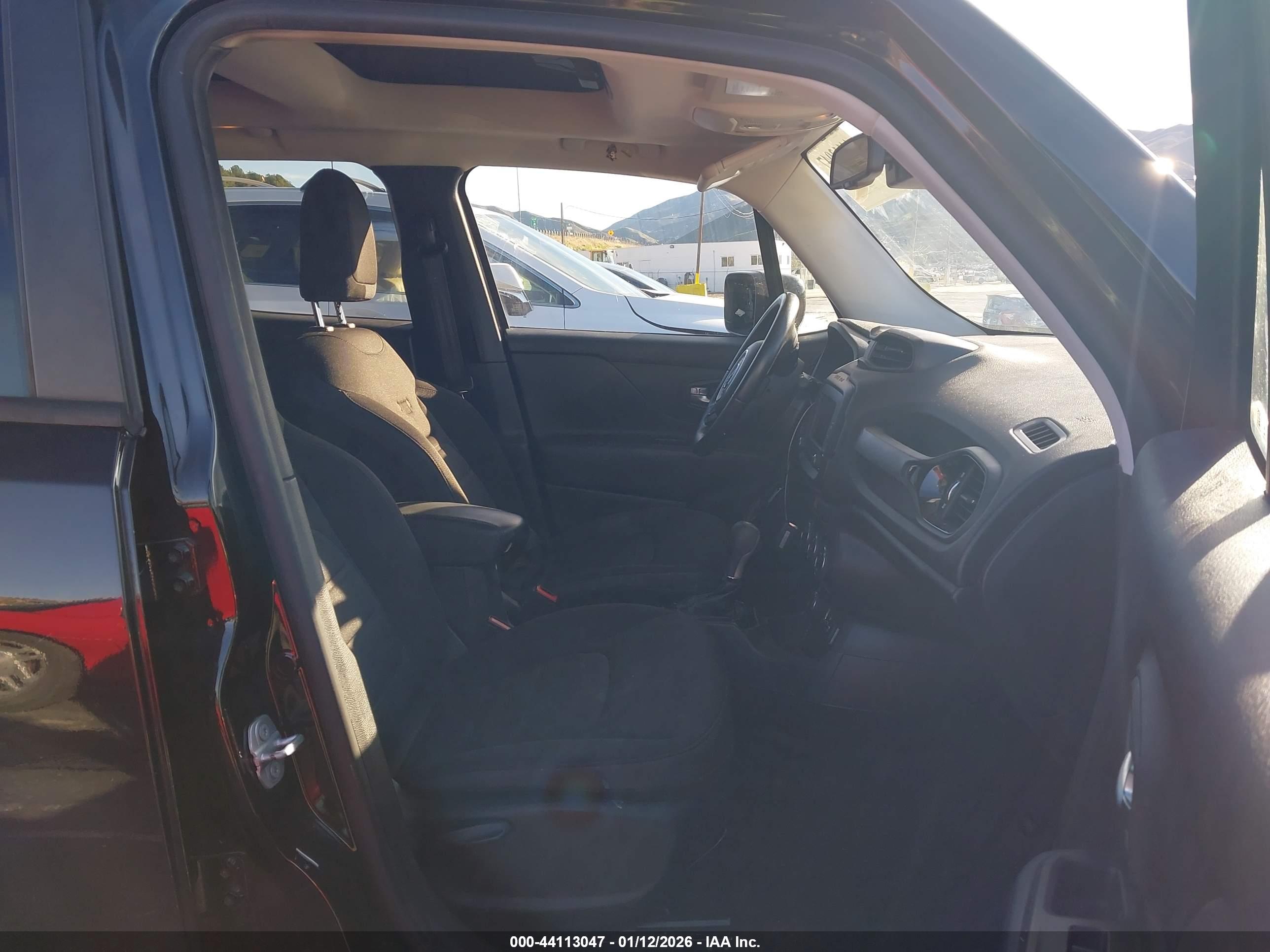 JEEP RENEGADE image 5