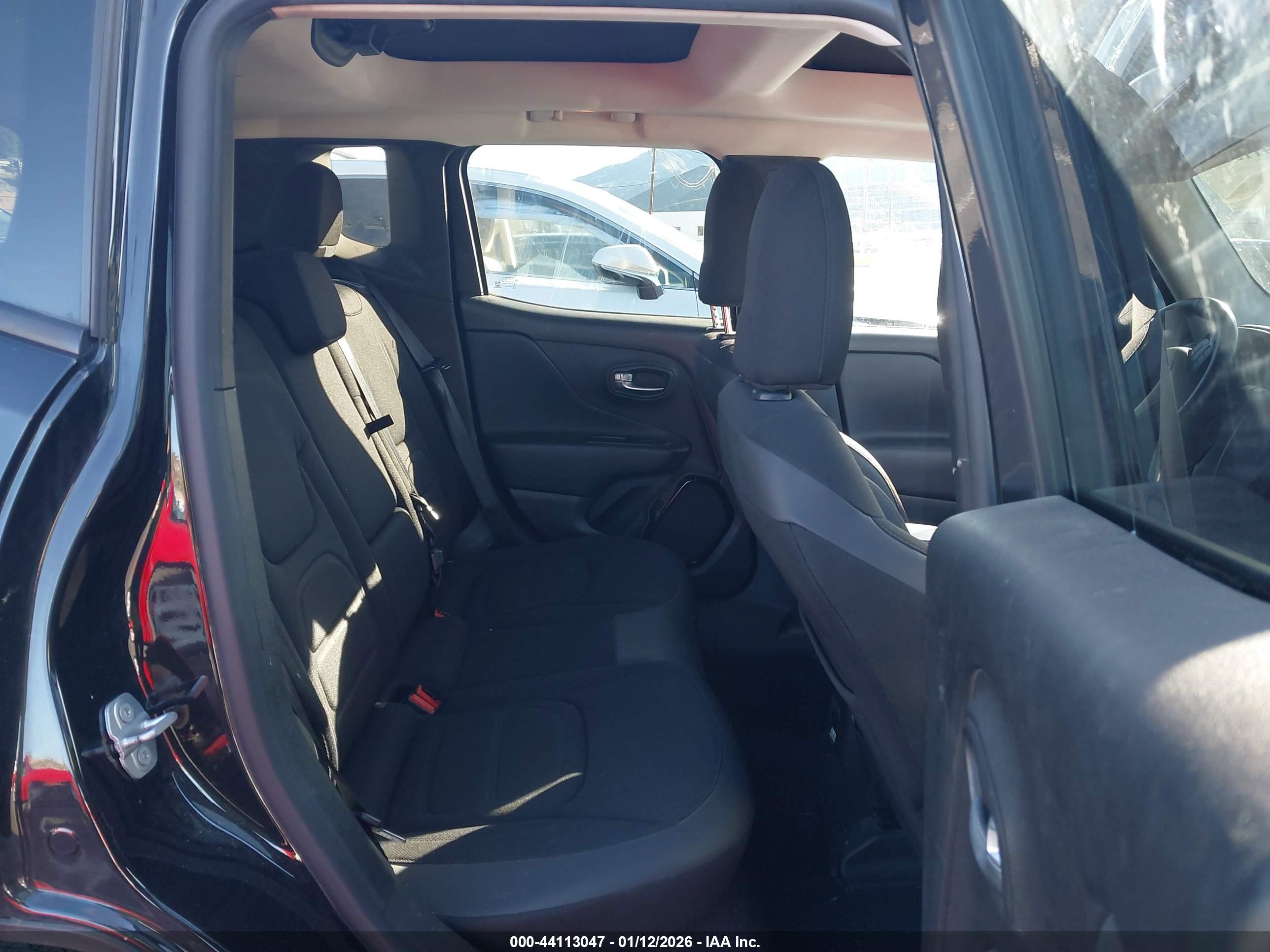JEEP RENEGADE image 8