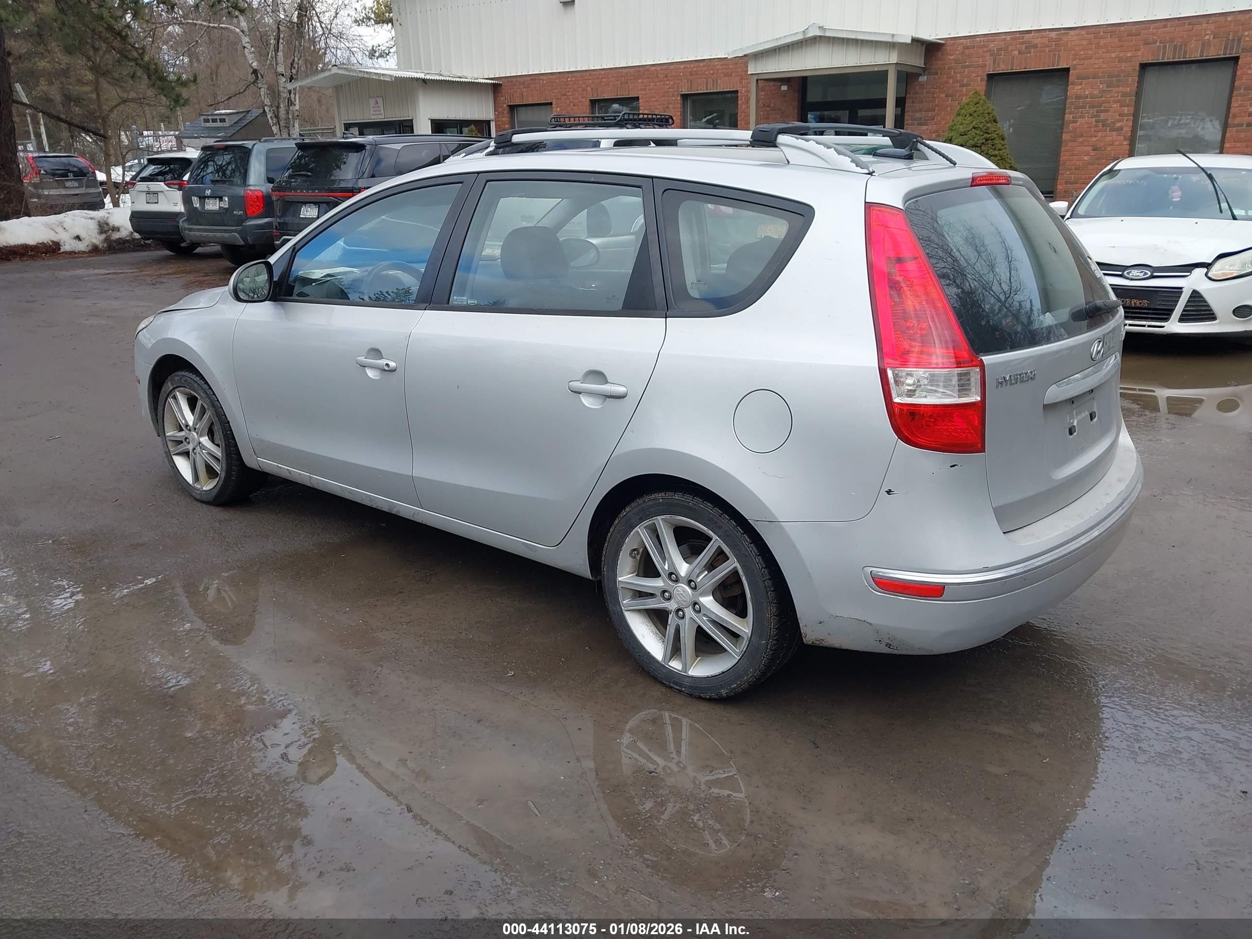 HYUNDAI ELANTRA image 3