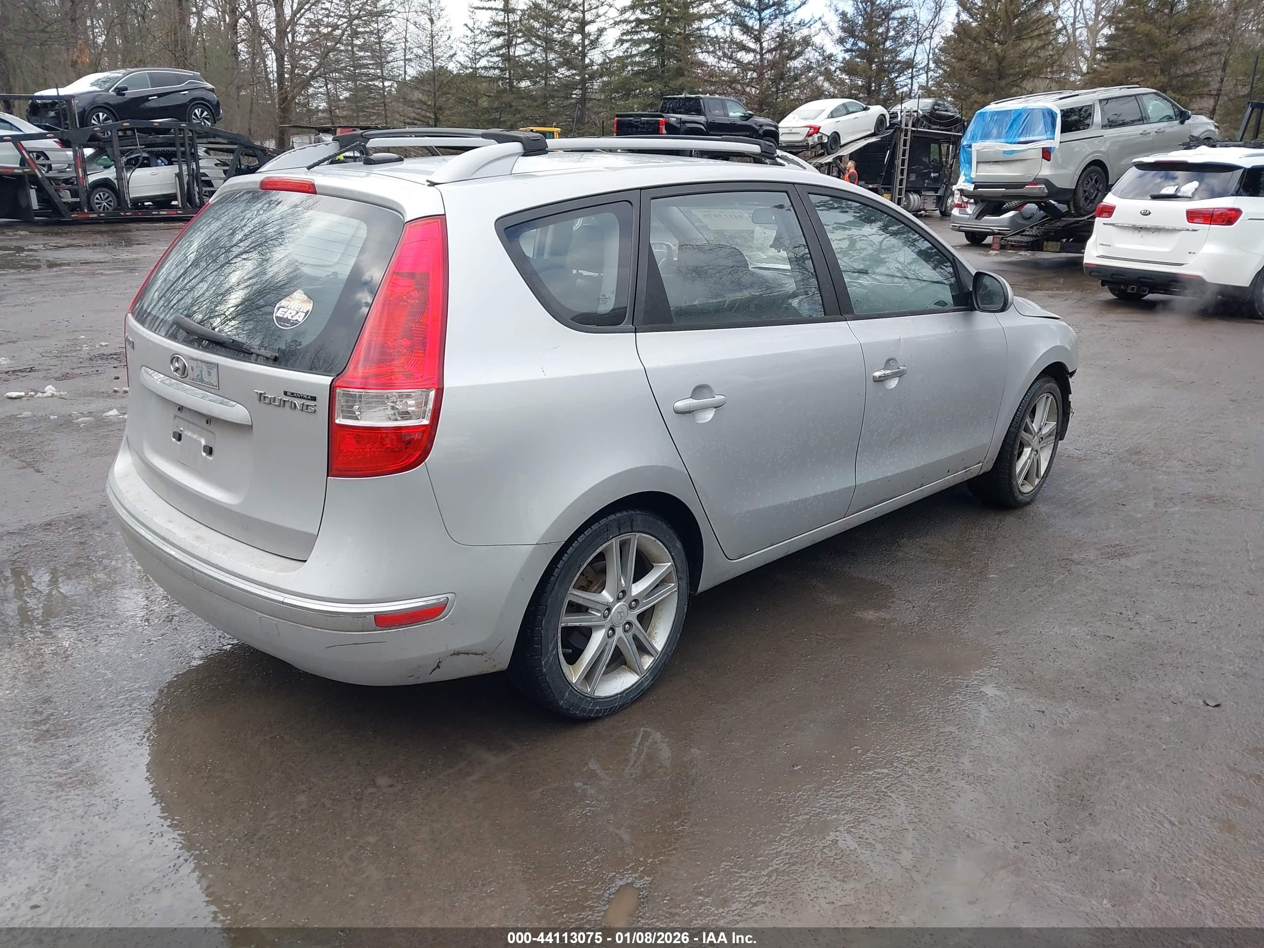 HYUNDAI ELANTRA image 4