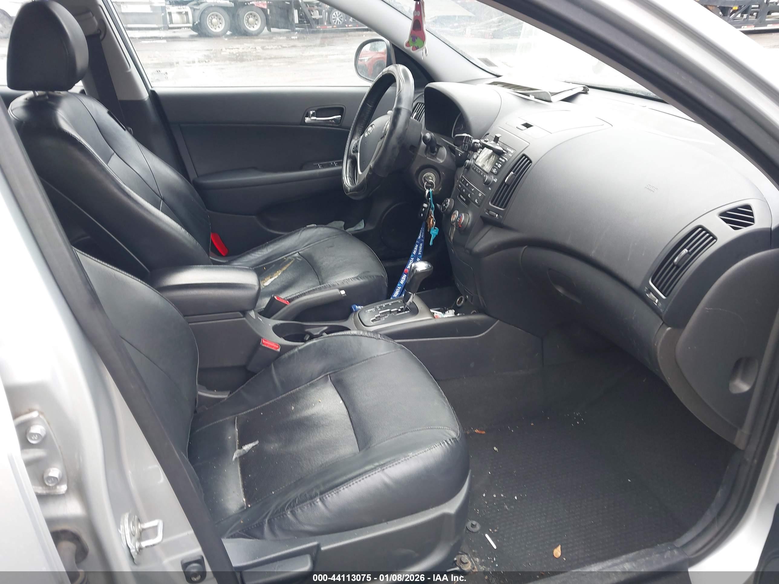 HYUNDAI ELANTRA image 5