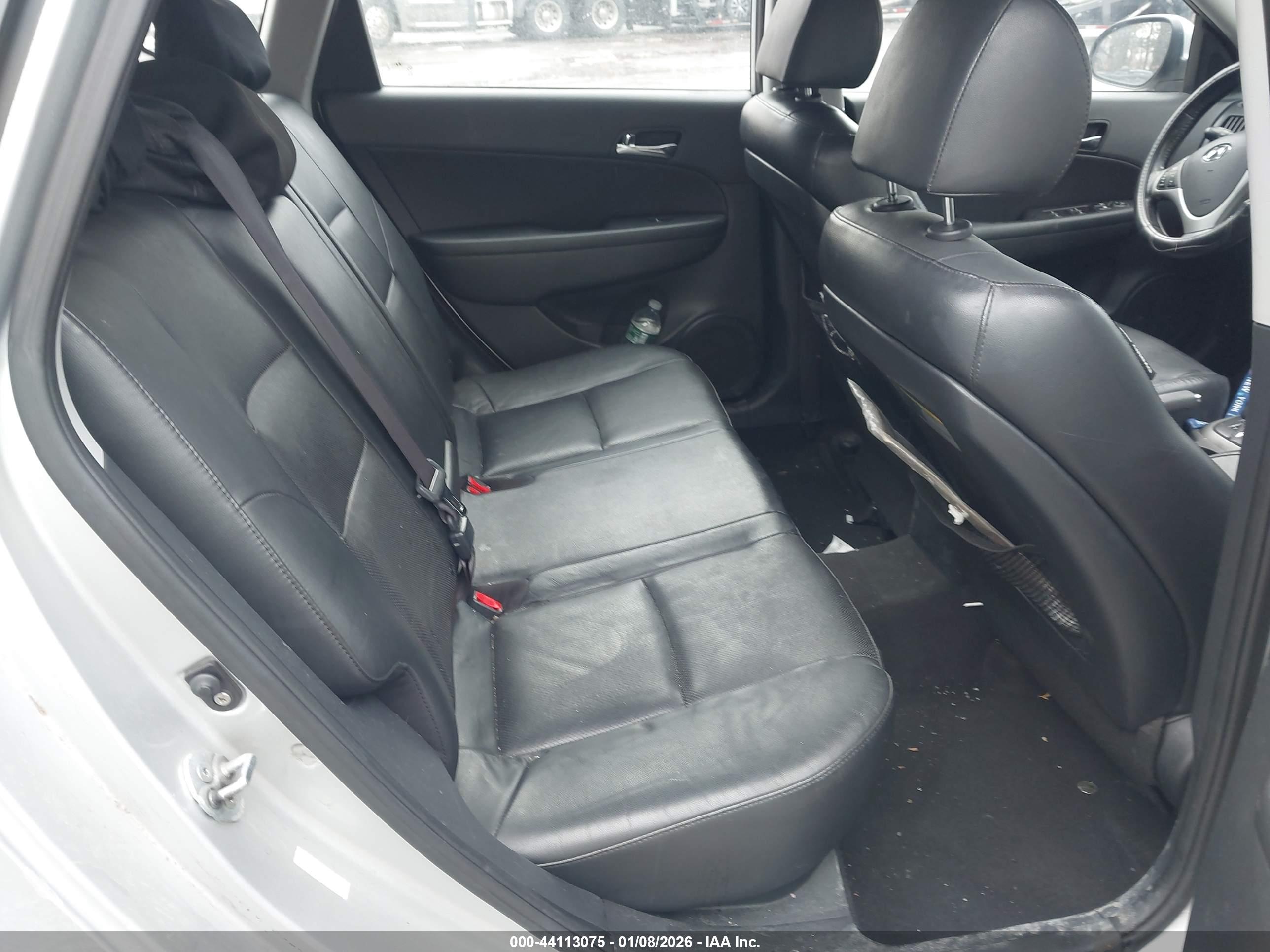 HYUNDAI ELANTRA image 8