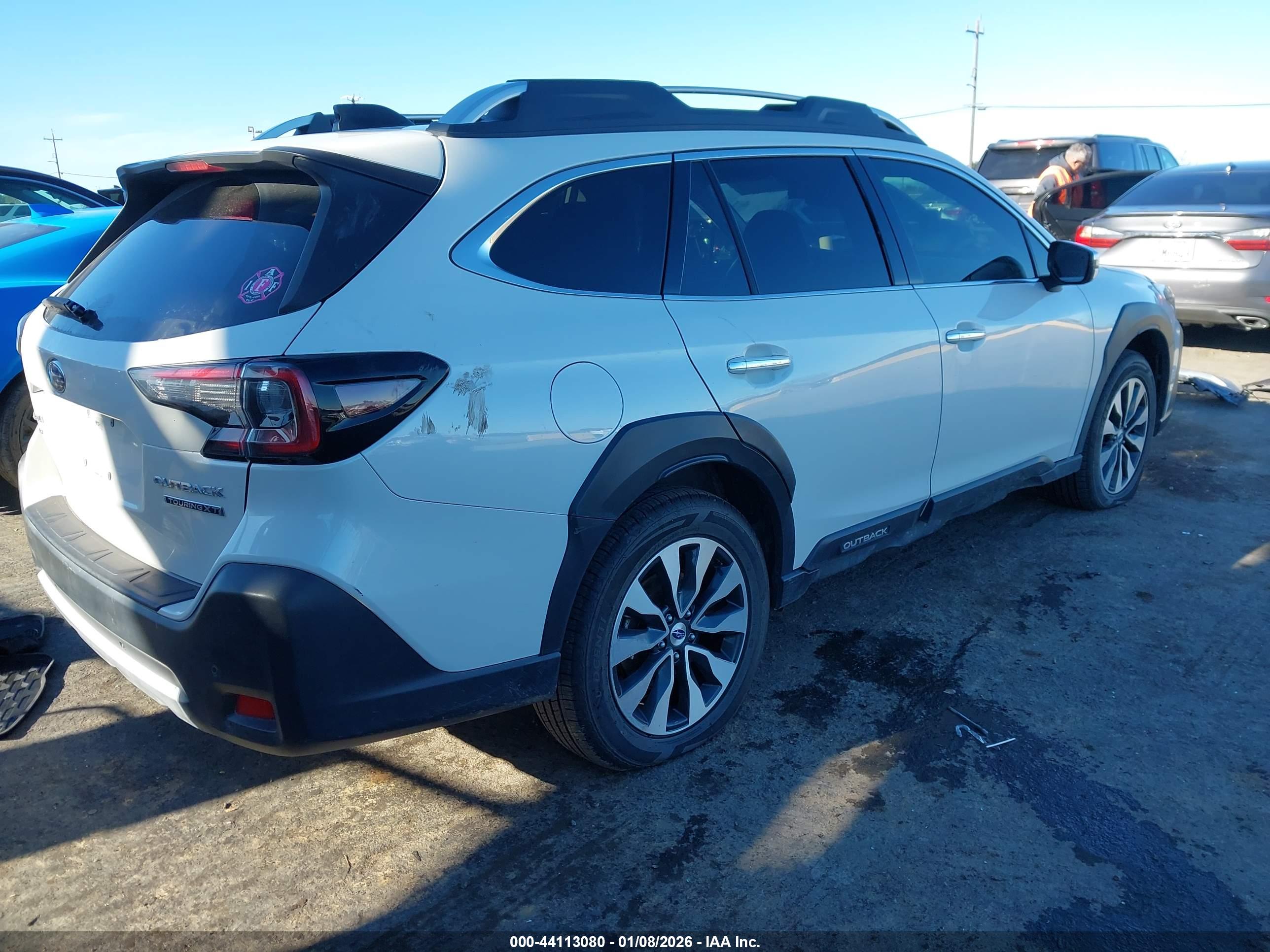 SUBARU OUTBACK image 4