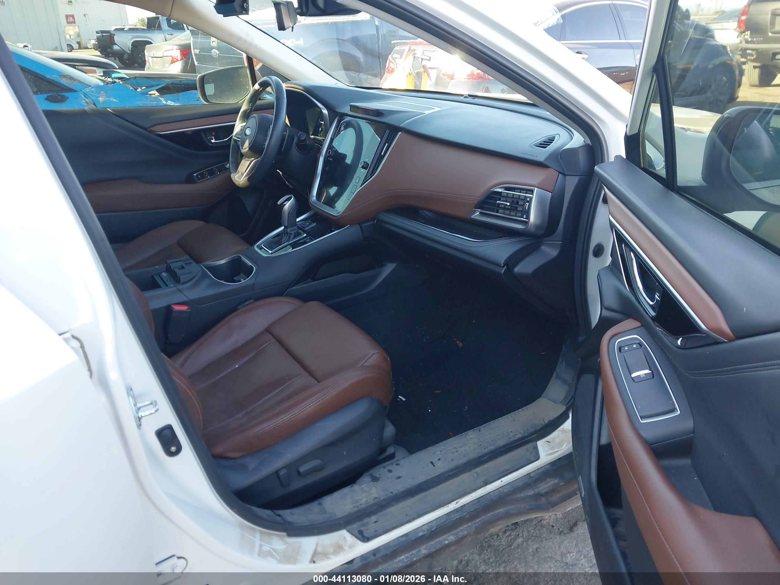 SUBARU OUTBACK image 5