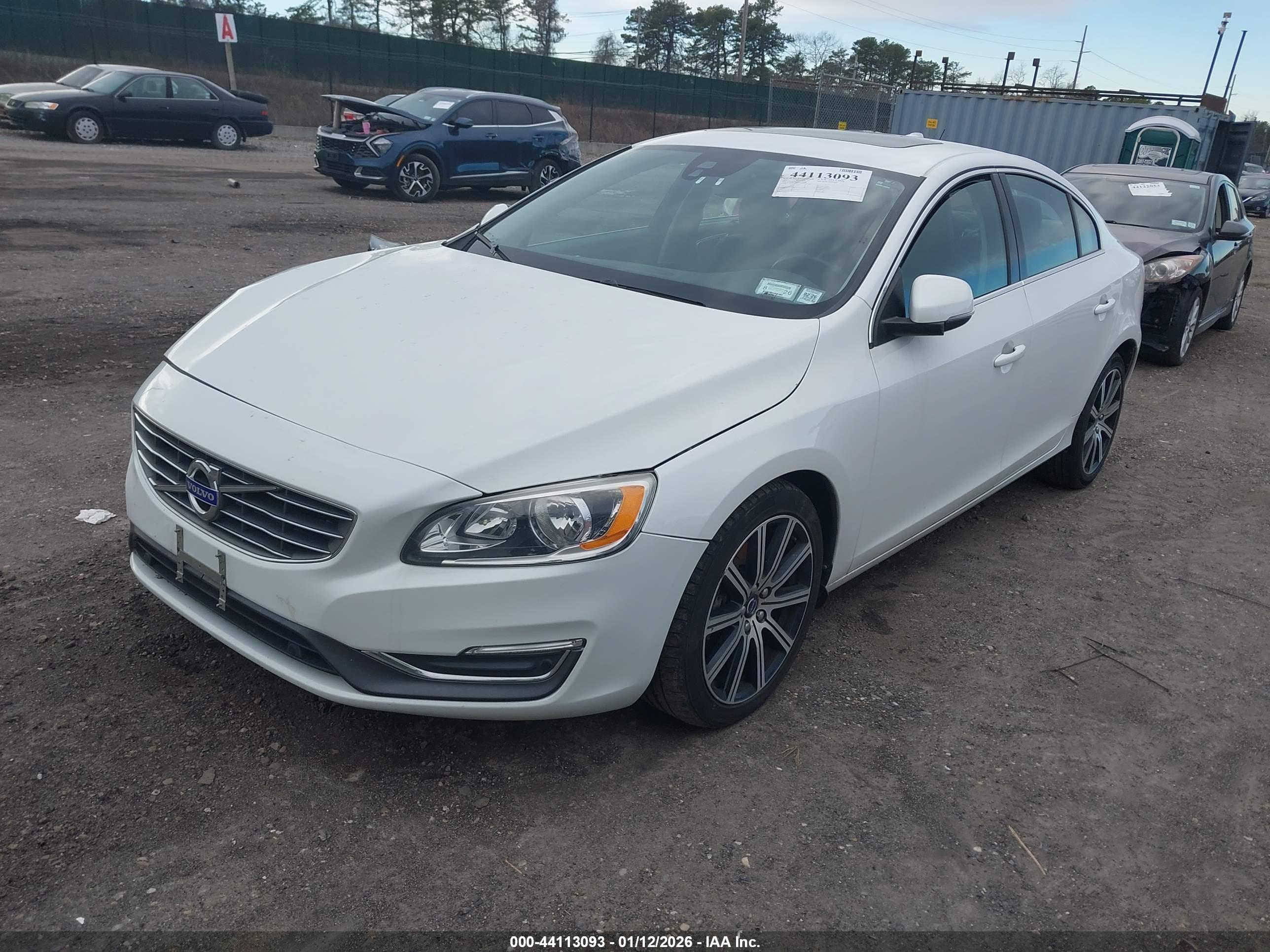 VOLVO S60 image 2