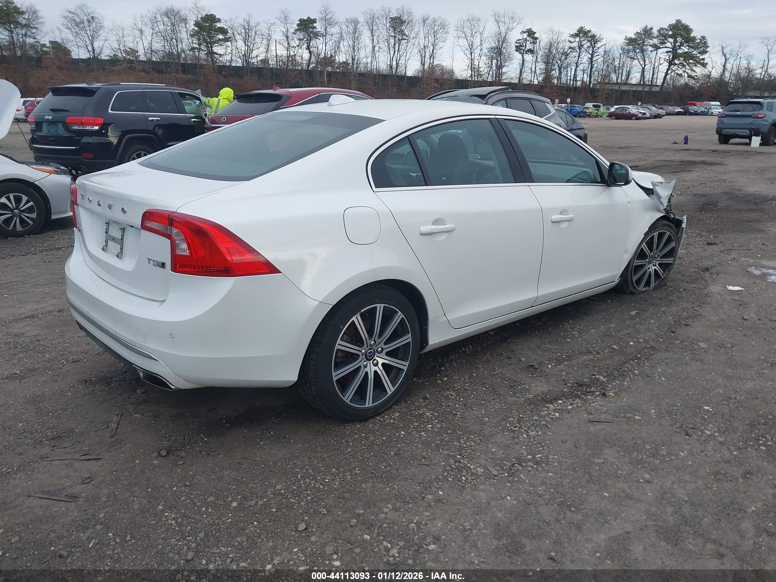 VOLVO S60 image 4