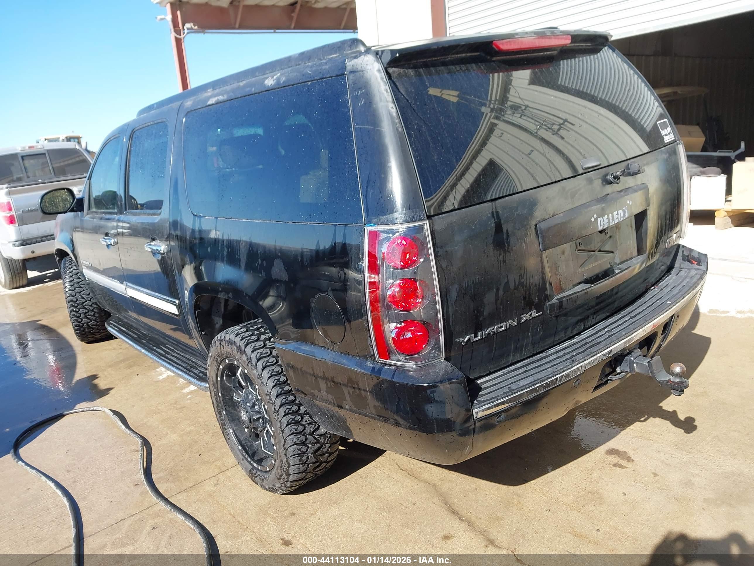 GMC YUKON image 3